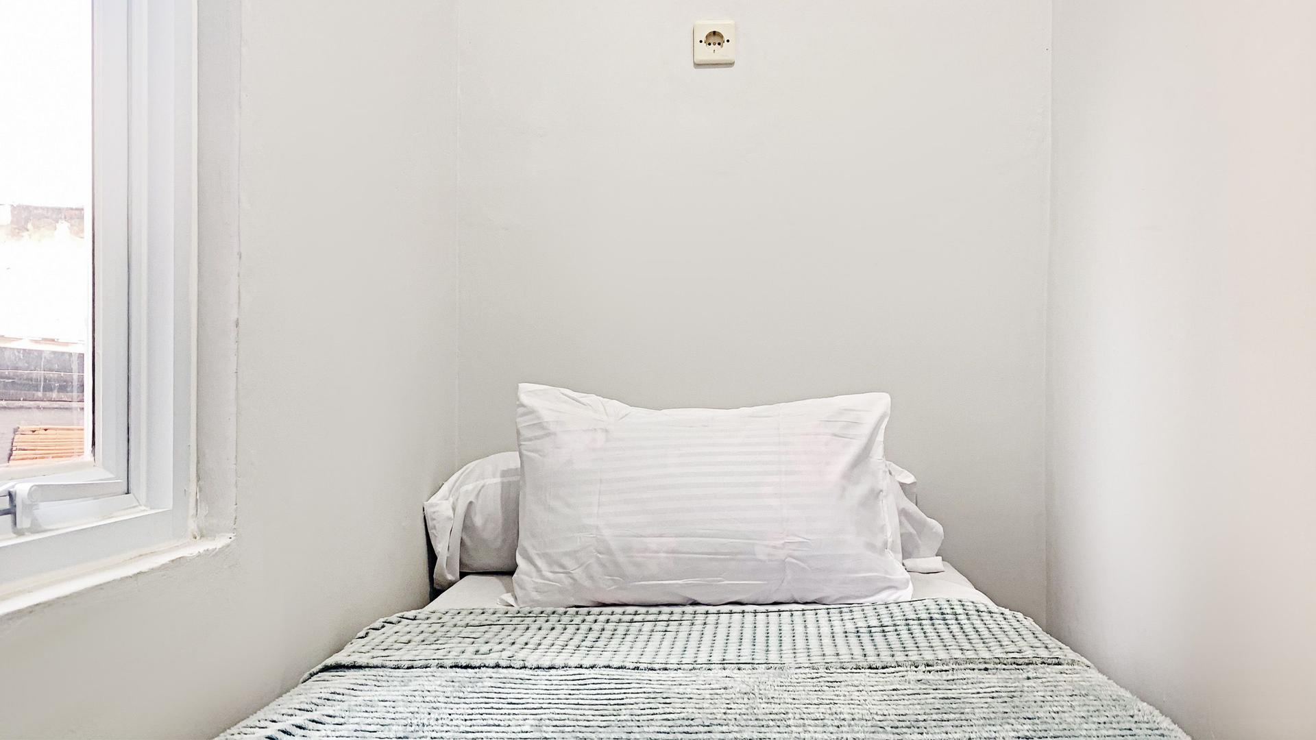 https://images.rukita.co/buildings/building/8cf9f9b9-3be.jpg