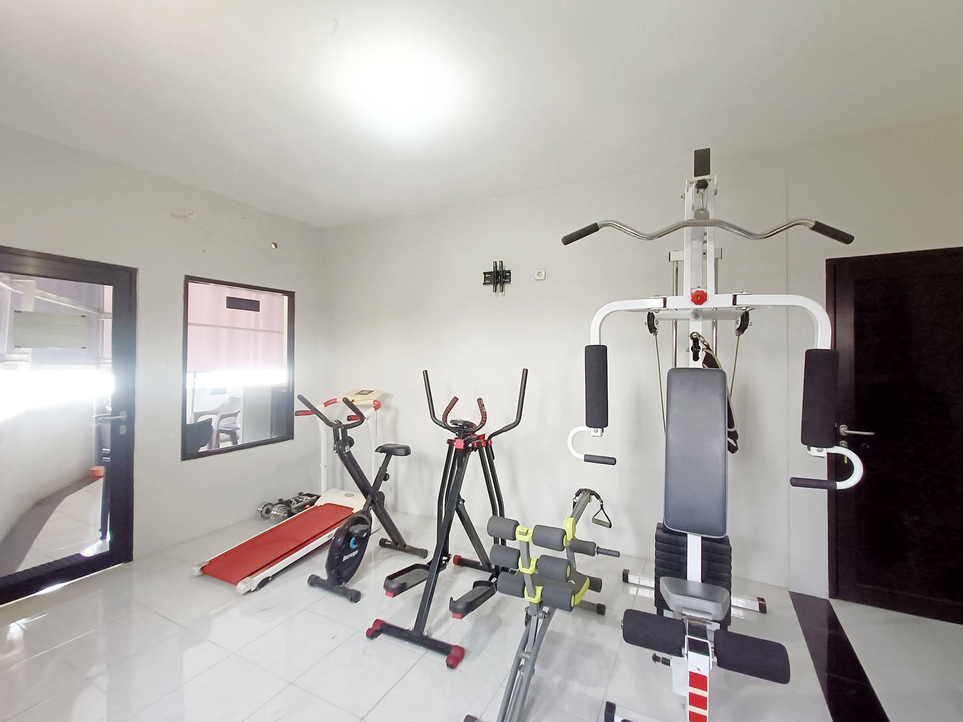 https://images.rukita.co/buildings/building/8f660cbb-247.jpg