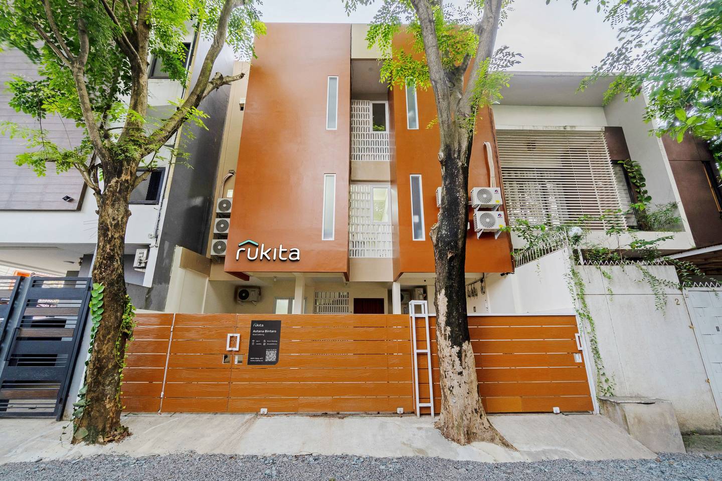 https://images.rukita.co/buildings/building/8f95ba4f-815.jpg