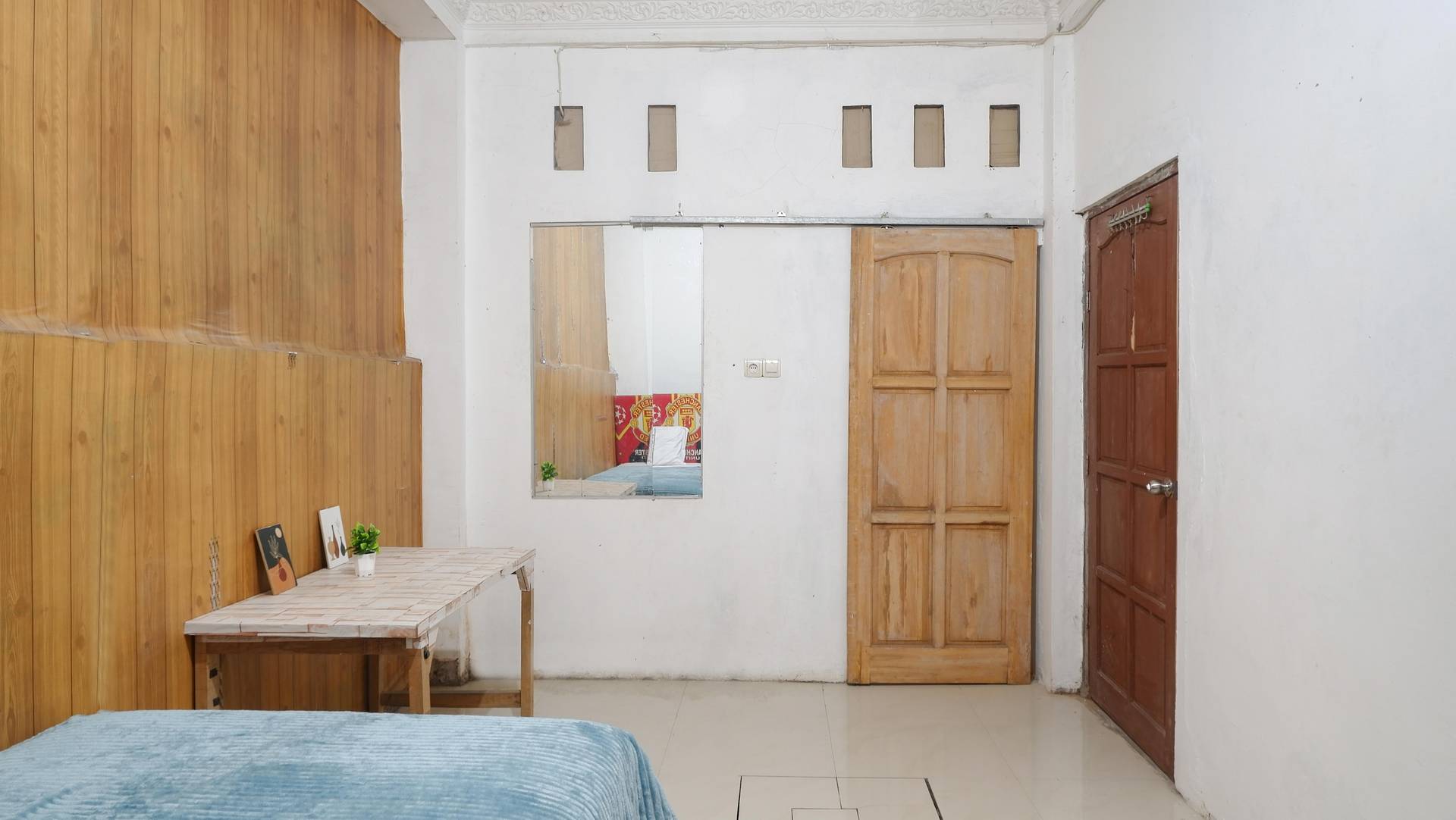 https://images.rukita.co/buildings/building/904880c5-696.jpg