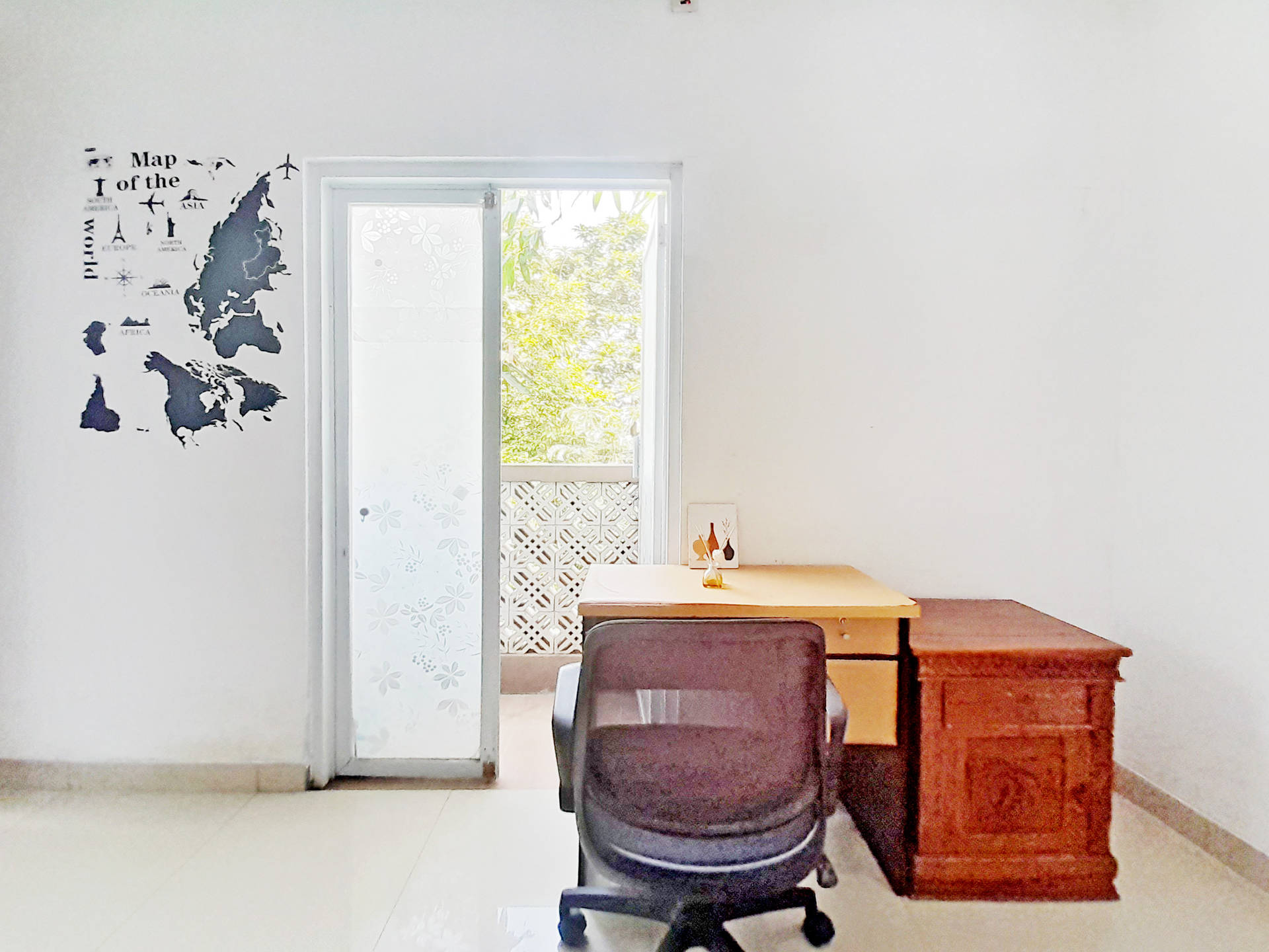 https://images.rukita.co/buildings/building/92969695-5f0.jpg