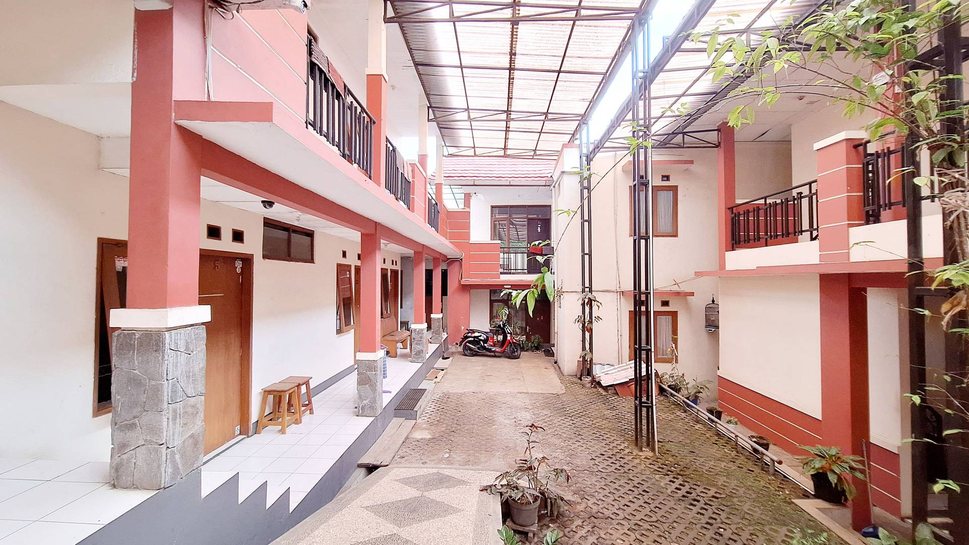 https://images.rukita.co/buildings/building/92c75bee-12f1-4ff5-8e4a-4ca93bb5464b.jpg