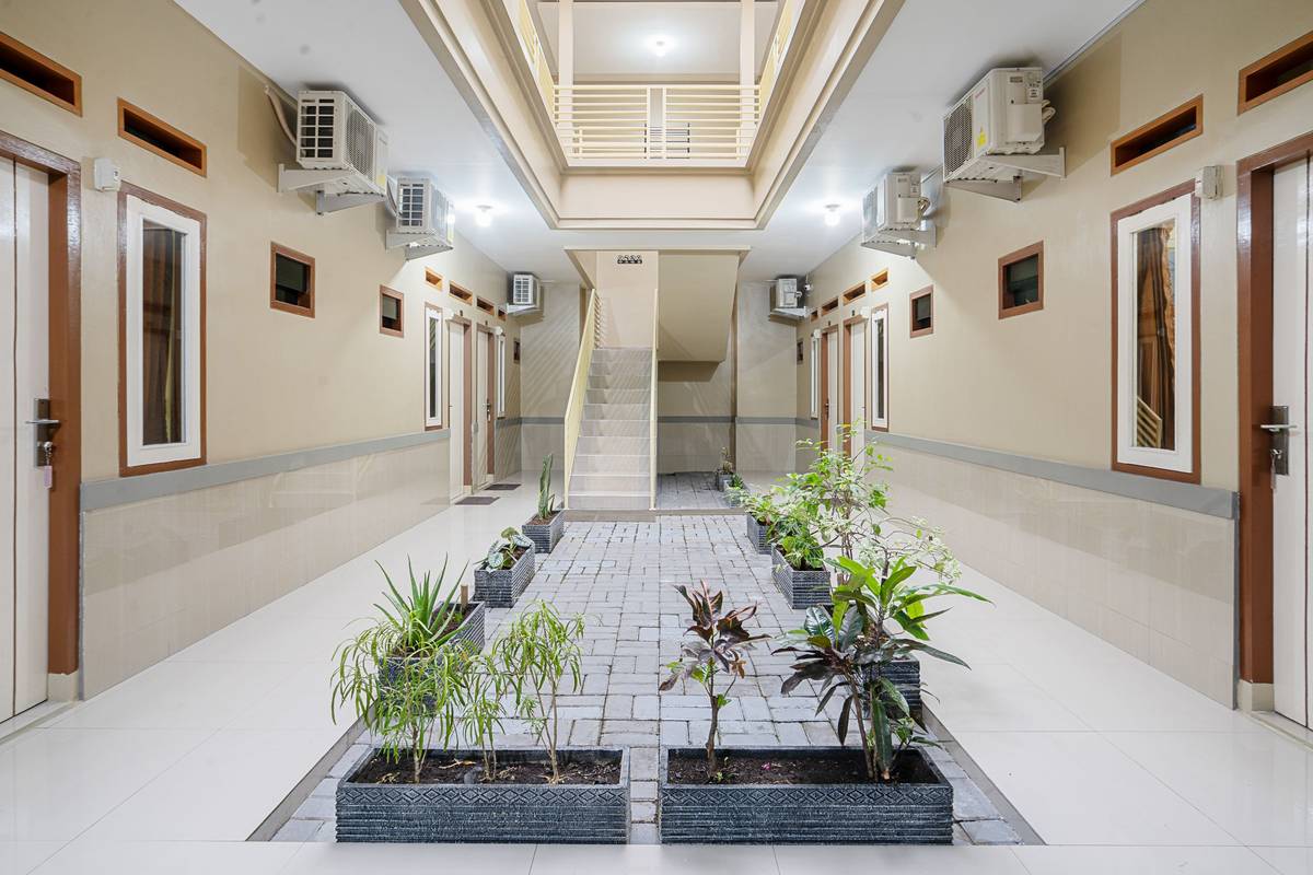 https://images.rukita.co/buildings/building/9301c9d4-268.jpg