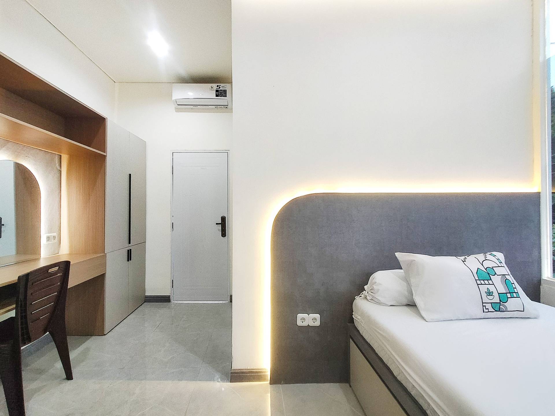 https://images.rukita.co/buildings/building/93ceccd2-f86a-455a-ab7c-9519e238fb5f.jpg