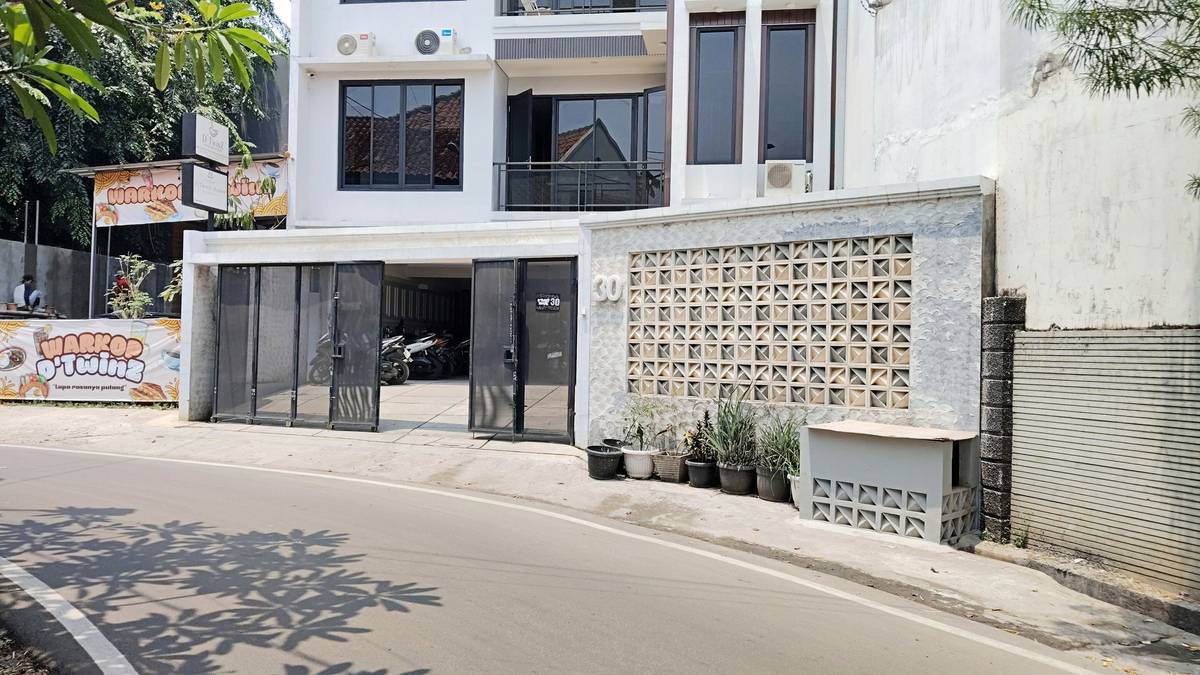 https://images.rukita.co/buildings/building/94c0dd20-518.jpg