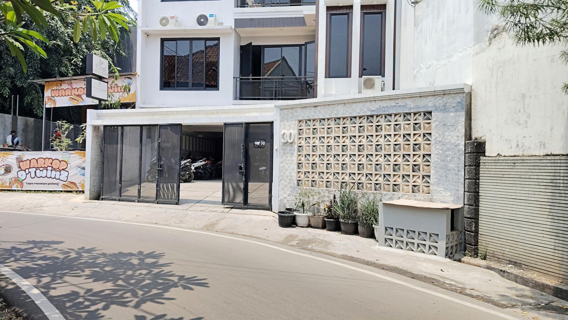 https://images.rukita.co/buildings/building/94c0dd20-518.jpg