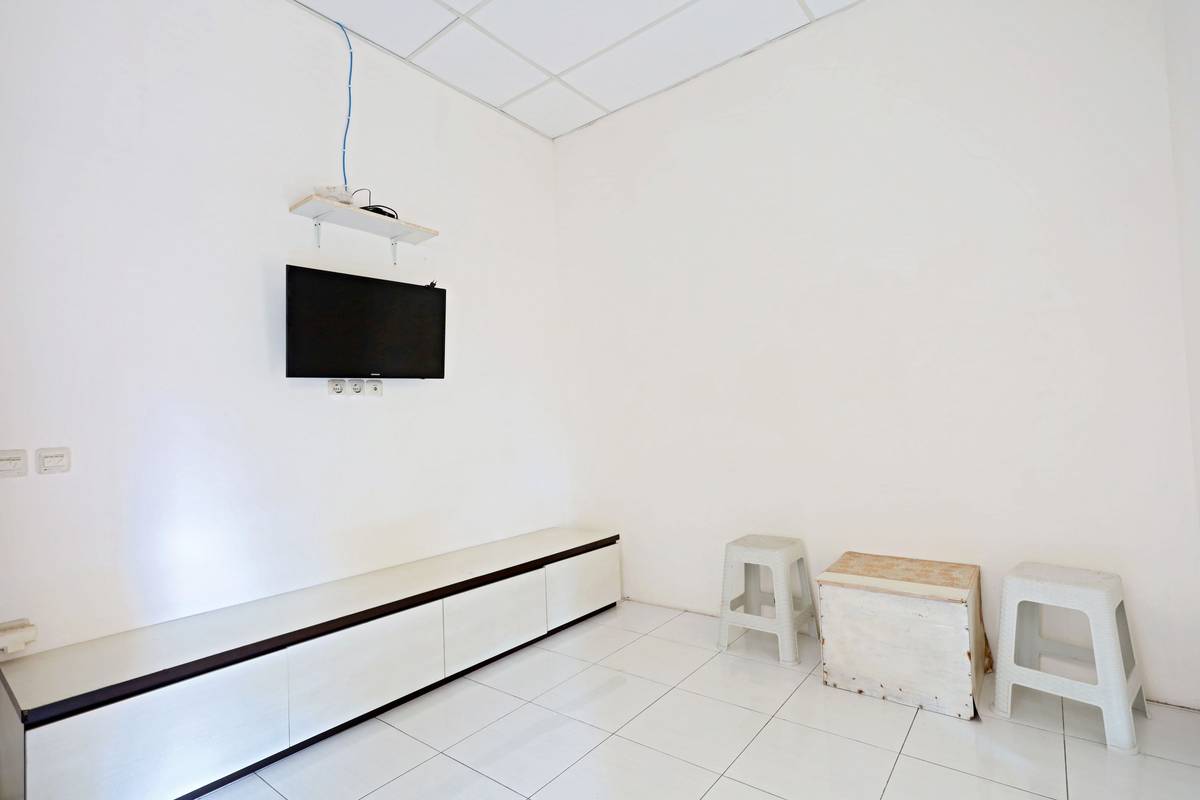https://images.rukita.co/buildings/building/94efa40b-86b.jpg