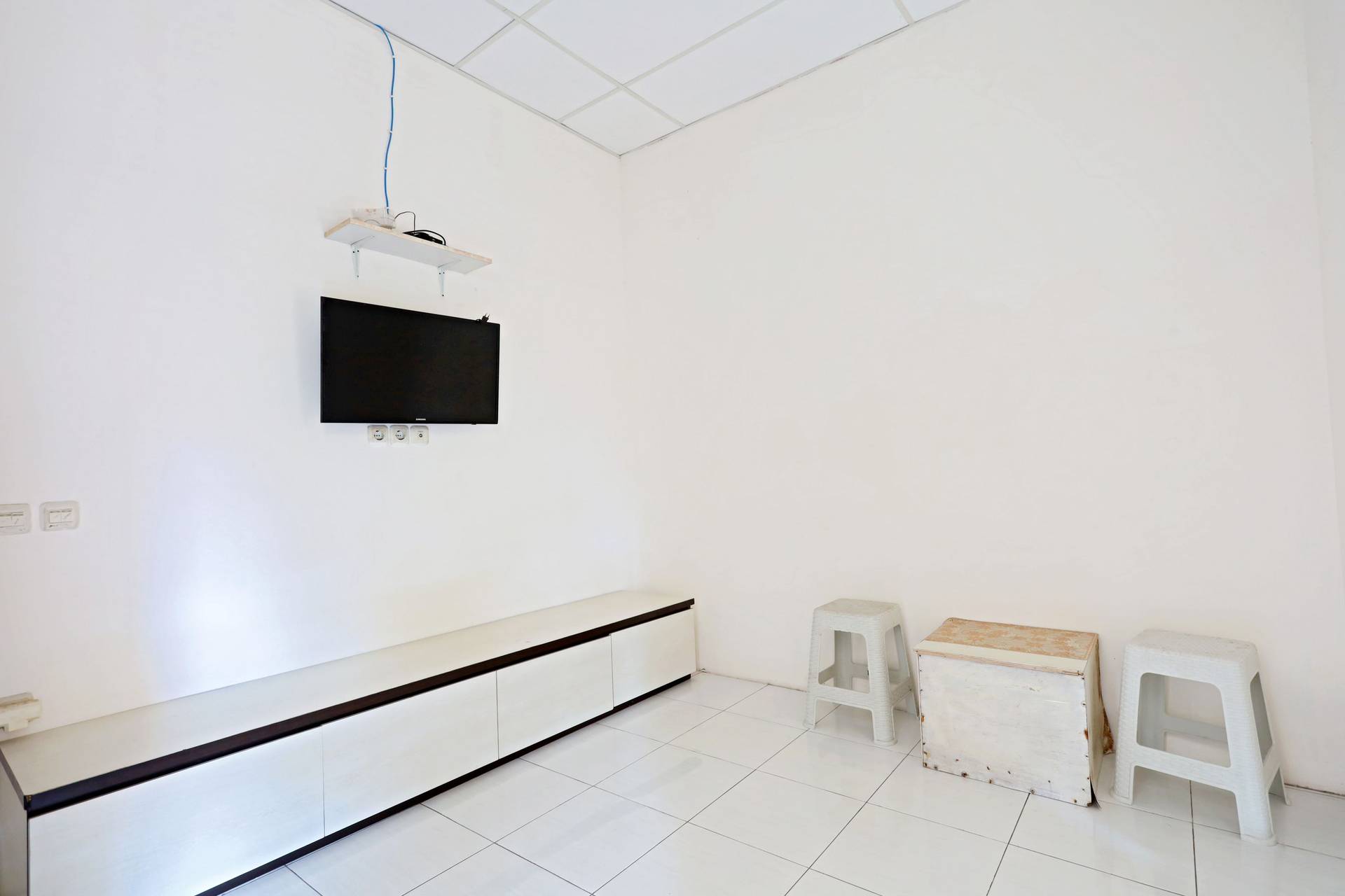 https://images.rukita.co/buildings/building/94efa40b-86b.jpg
