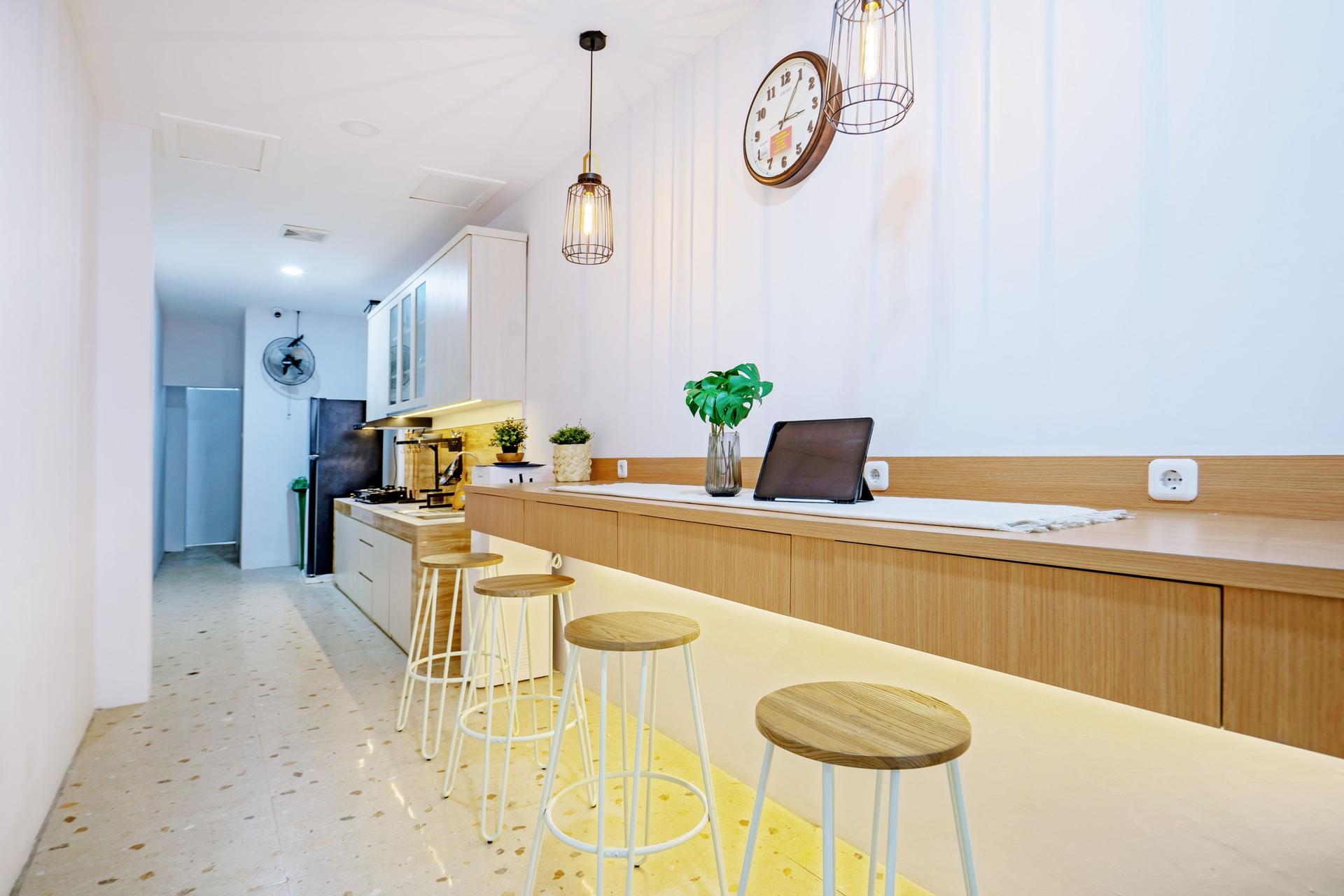 https://images.rukita.co/buildings/building/95802c41-d05.jpg