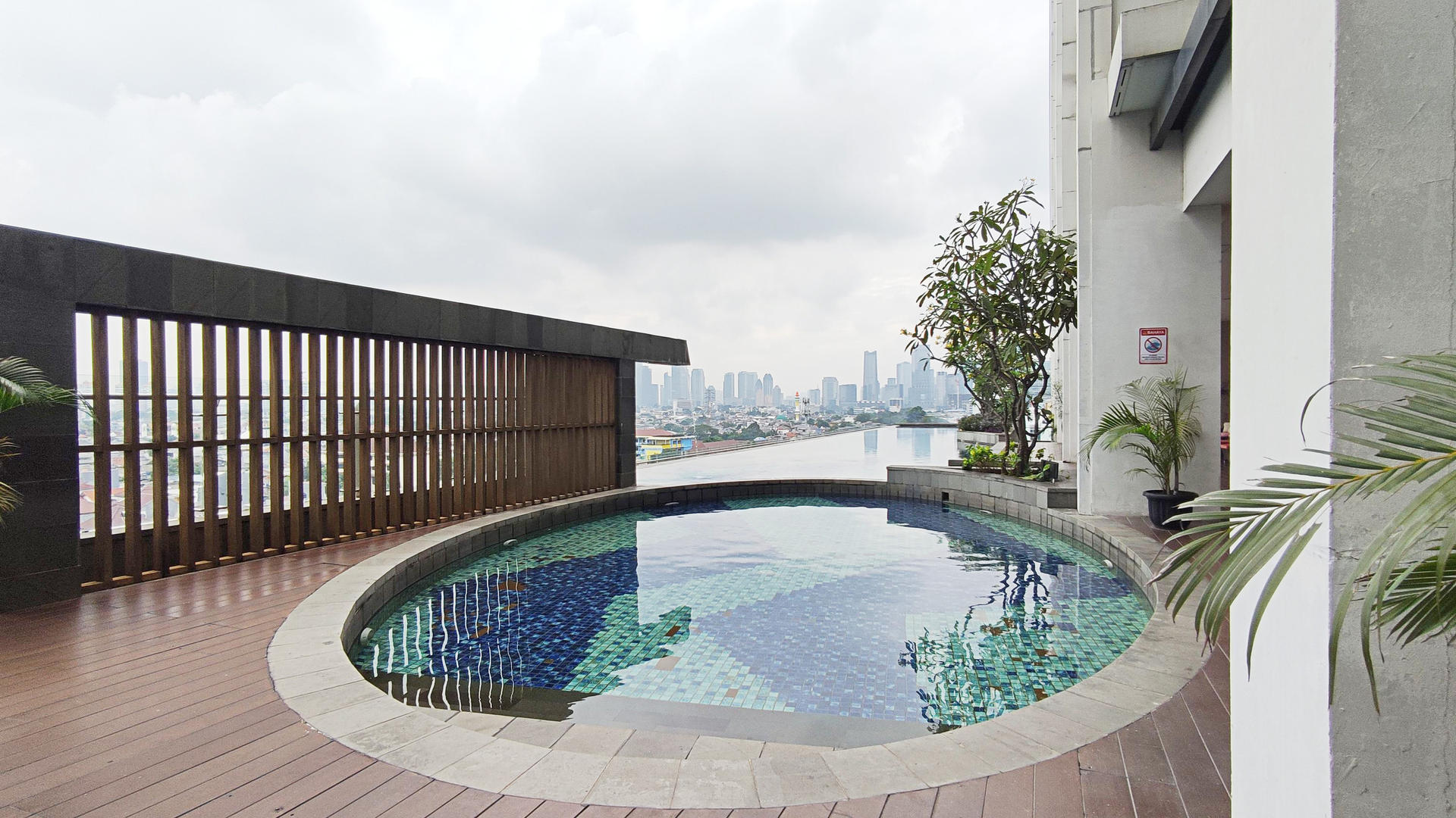 https://images.rukita.co/buildings/building/95a2151a-0c2.jpg