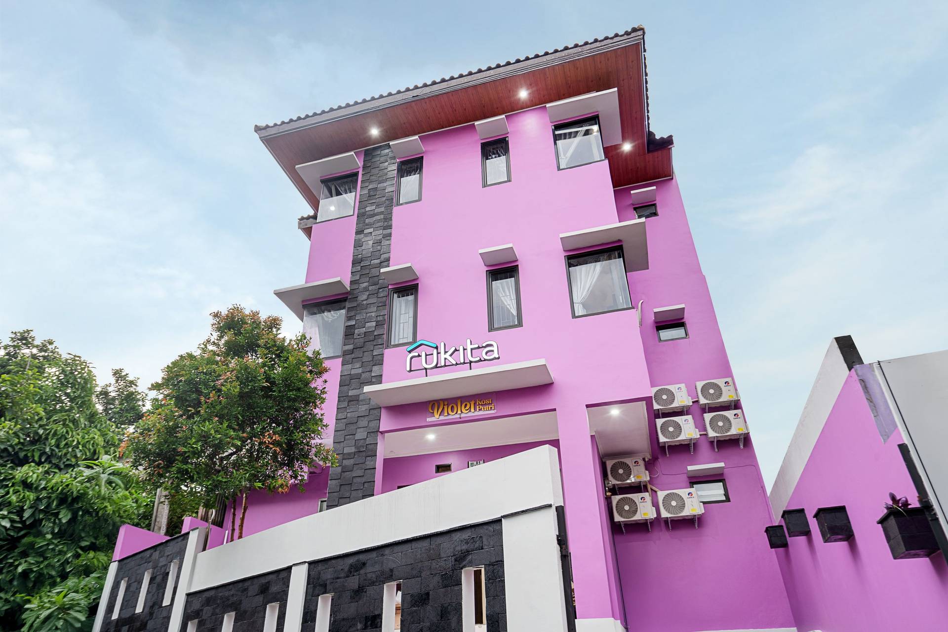 https://images.rukita.co/buildings/building/962e98bf-747.jpg