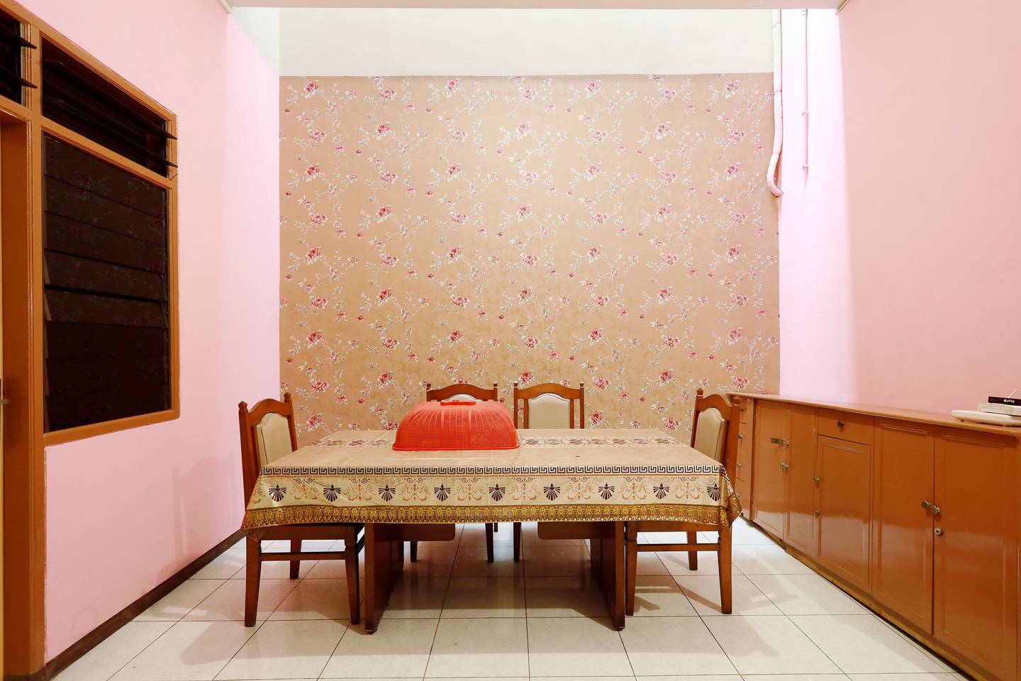 https://images.rukita.co/buildings/building/97fee370-2b94-4797-bd41-044aaffd4d46.jpg