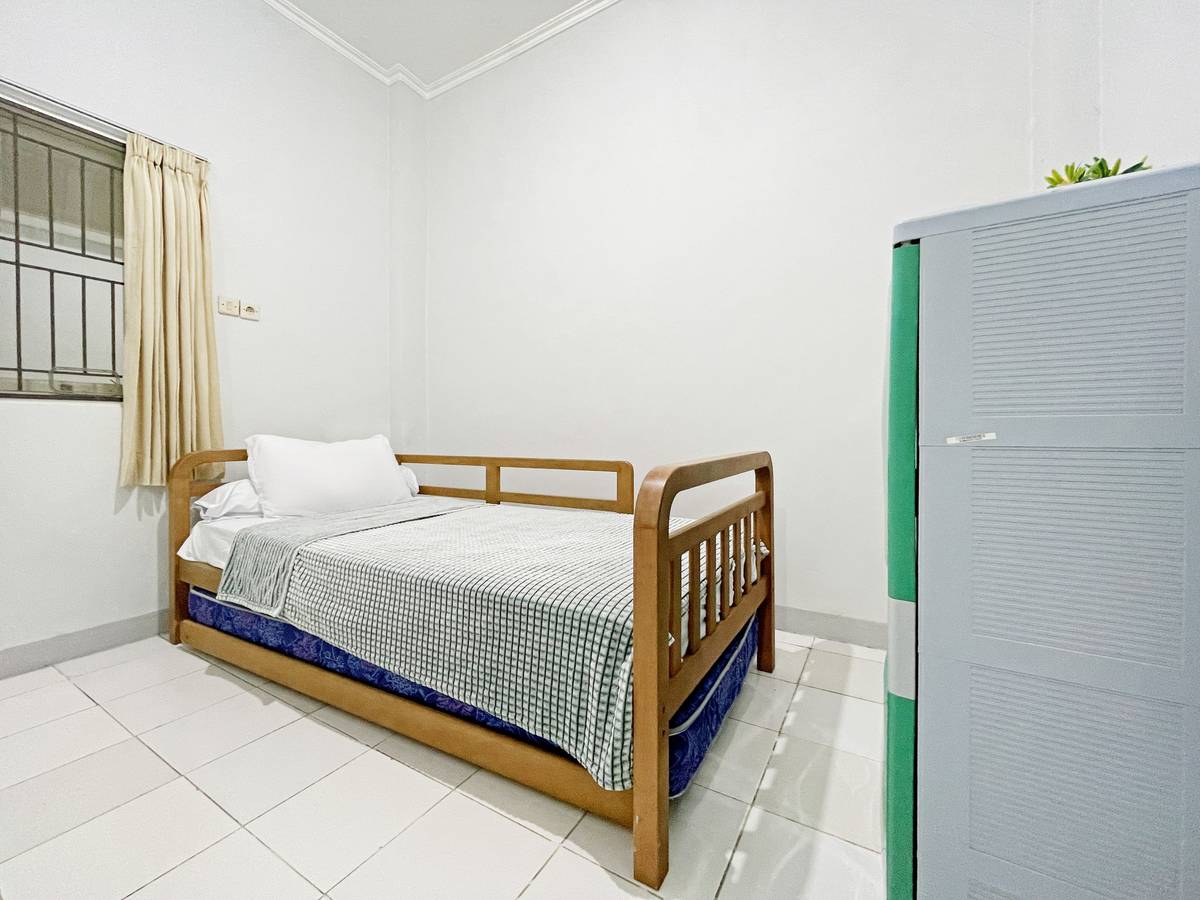 https://images.rukita.co/buildings/building/9862d3da-2ac.jpg