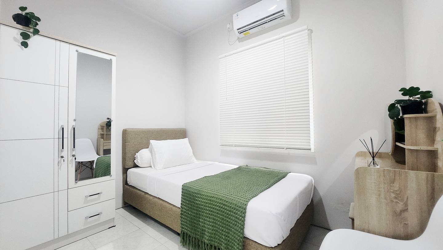 https://images.rukita.co/buildings/building/99d303ca-e1c.jpg