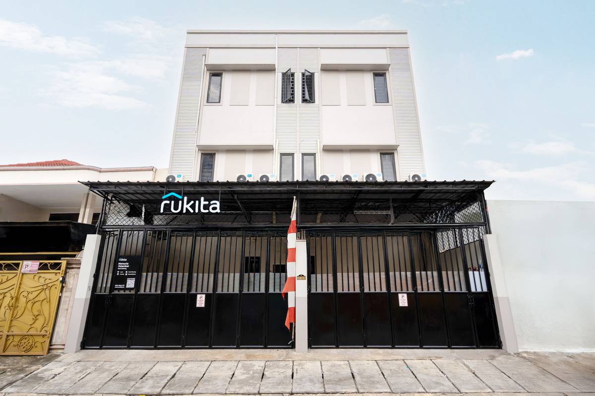 https://images.rukita.co/buildings/building/9a02459c-1a3f-4bce-86db-cabdb222758f.jpg