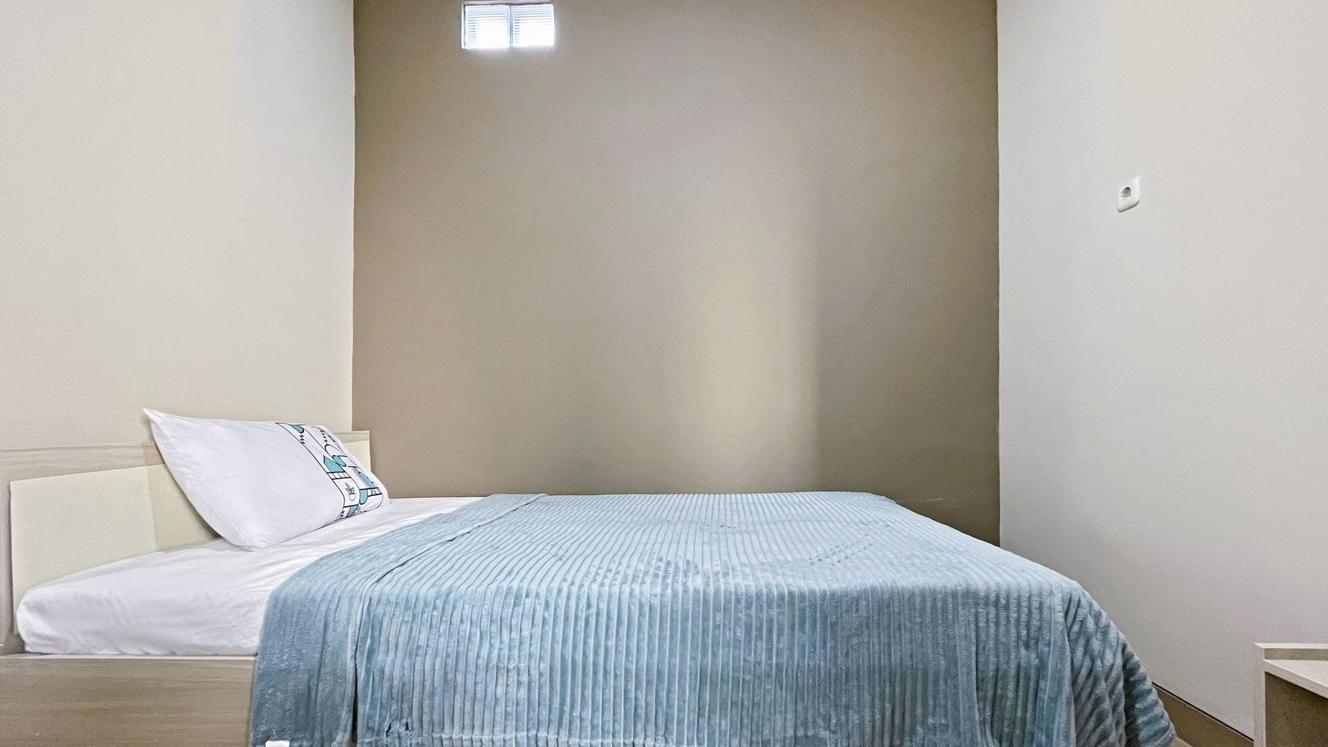 https://images.rukita.co/buildings/building/9a2eb4fa-9f7.jpg