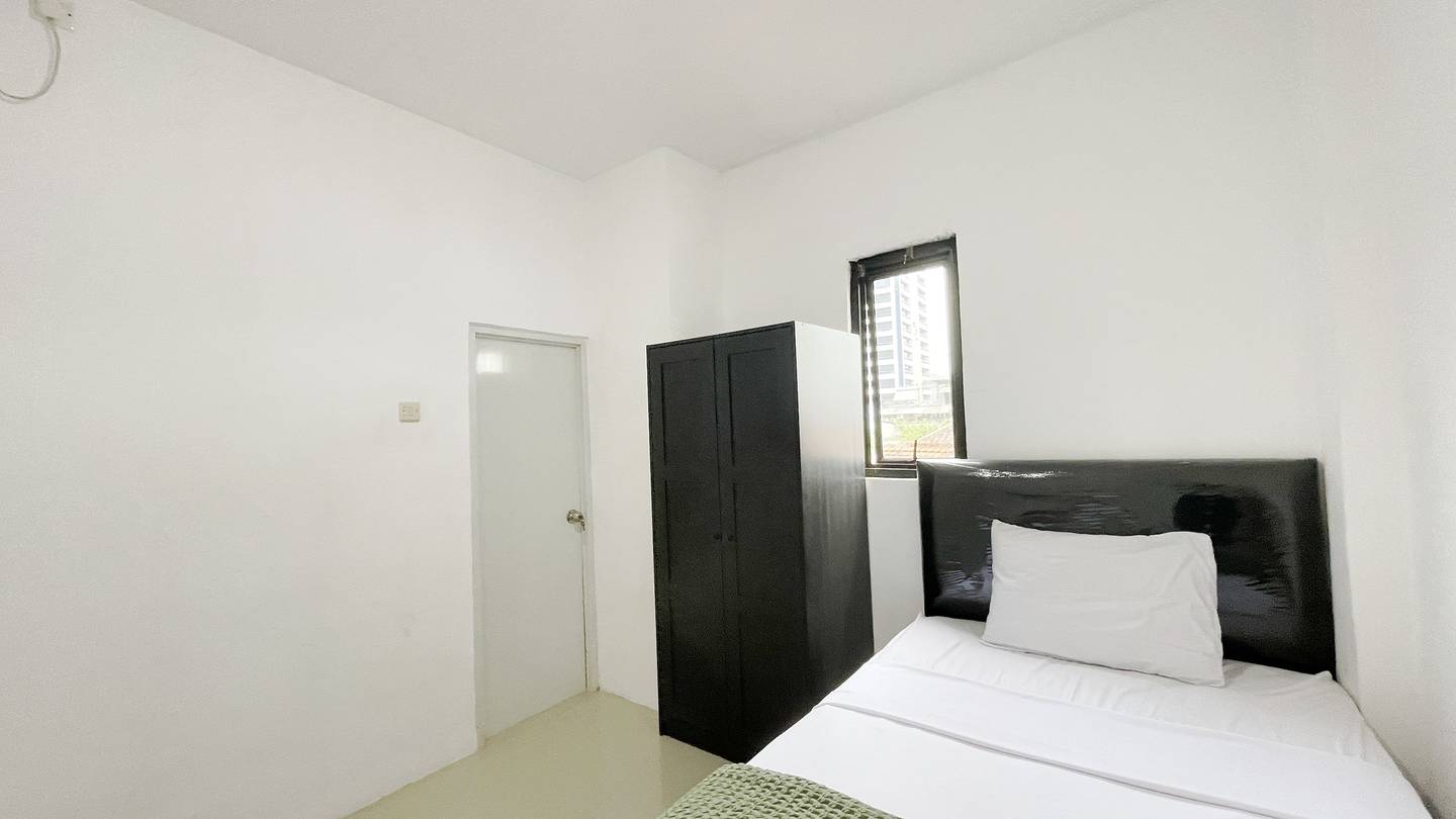 https://images.rukita.co/buildings/building/9a8423e5-638.jpg