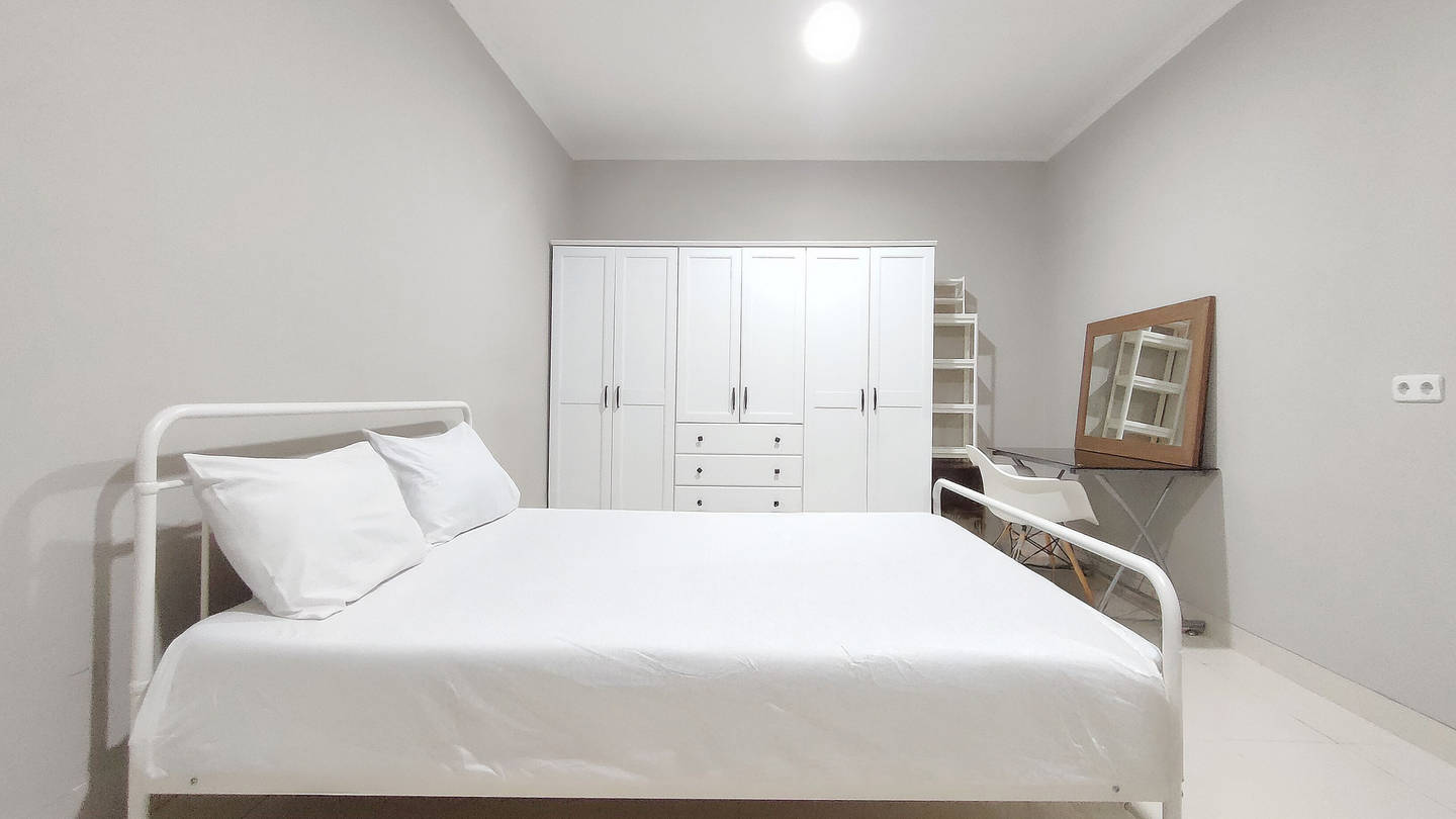 https://images.rukita.co/buildings/building/9a985e01-10a.jpg