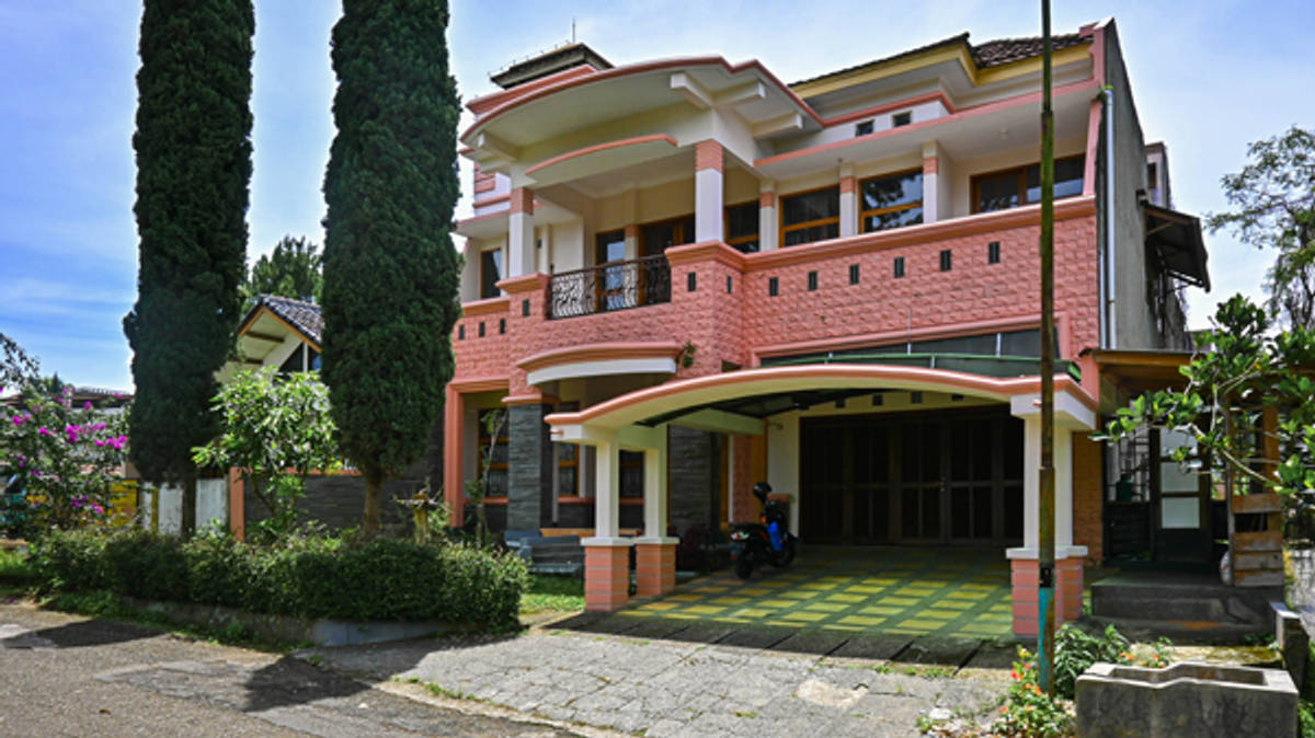 https://images.rukita.co/buildings/building/9b1e8622-bb1.jpg