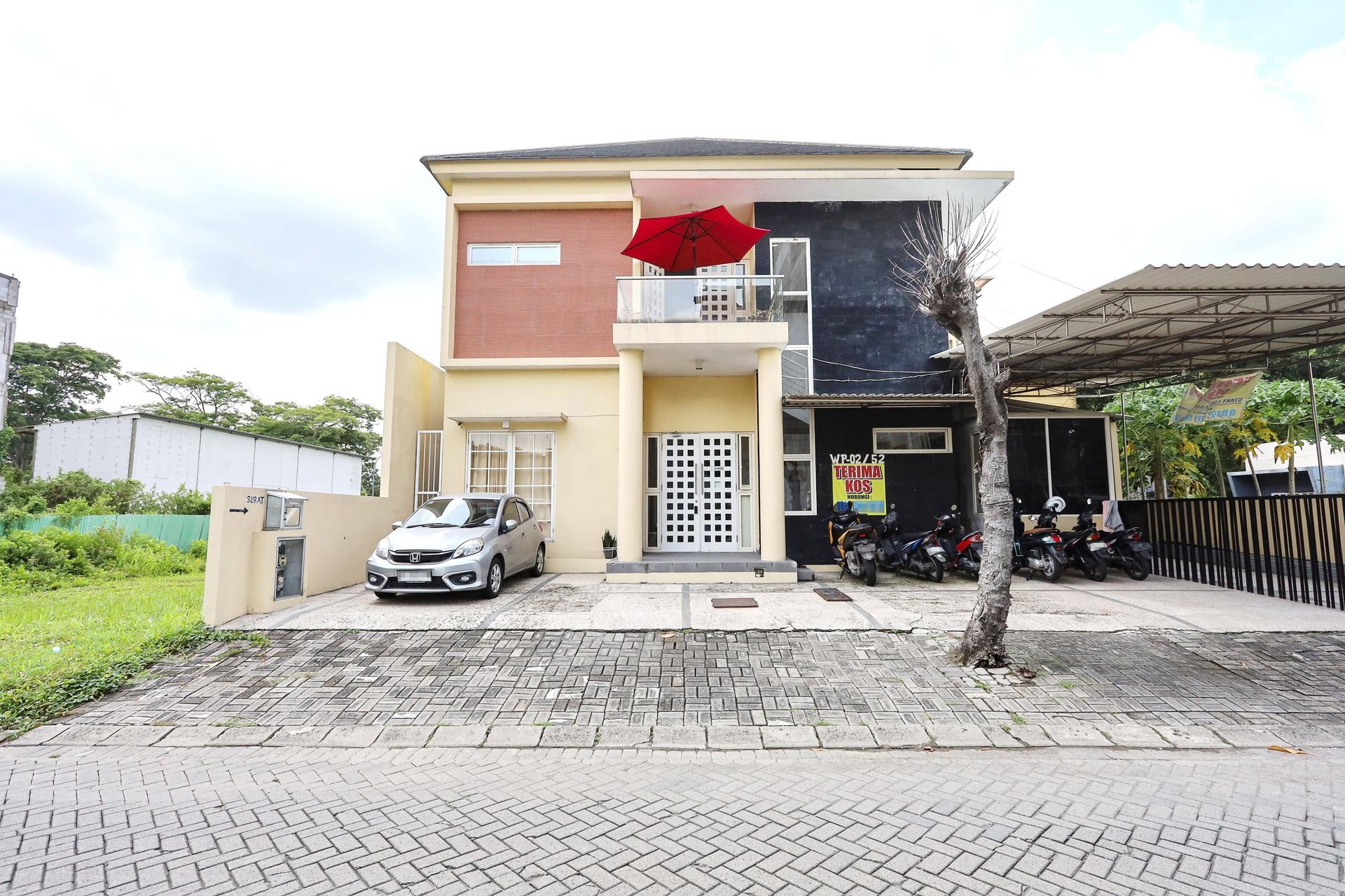https://images.rukita.co/buildings/building/9b2cef6f-c155-4fd6-aa0e-3948d4b0d27f.jpg