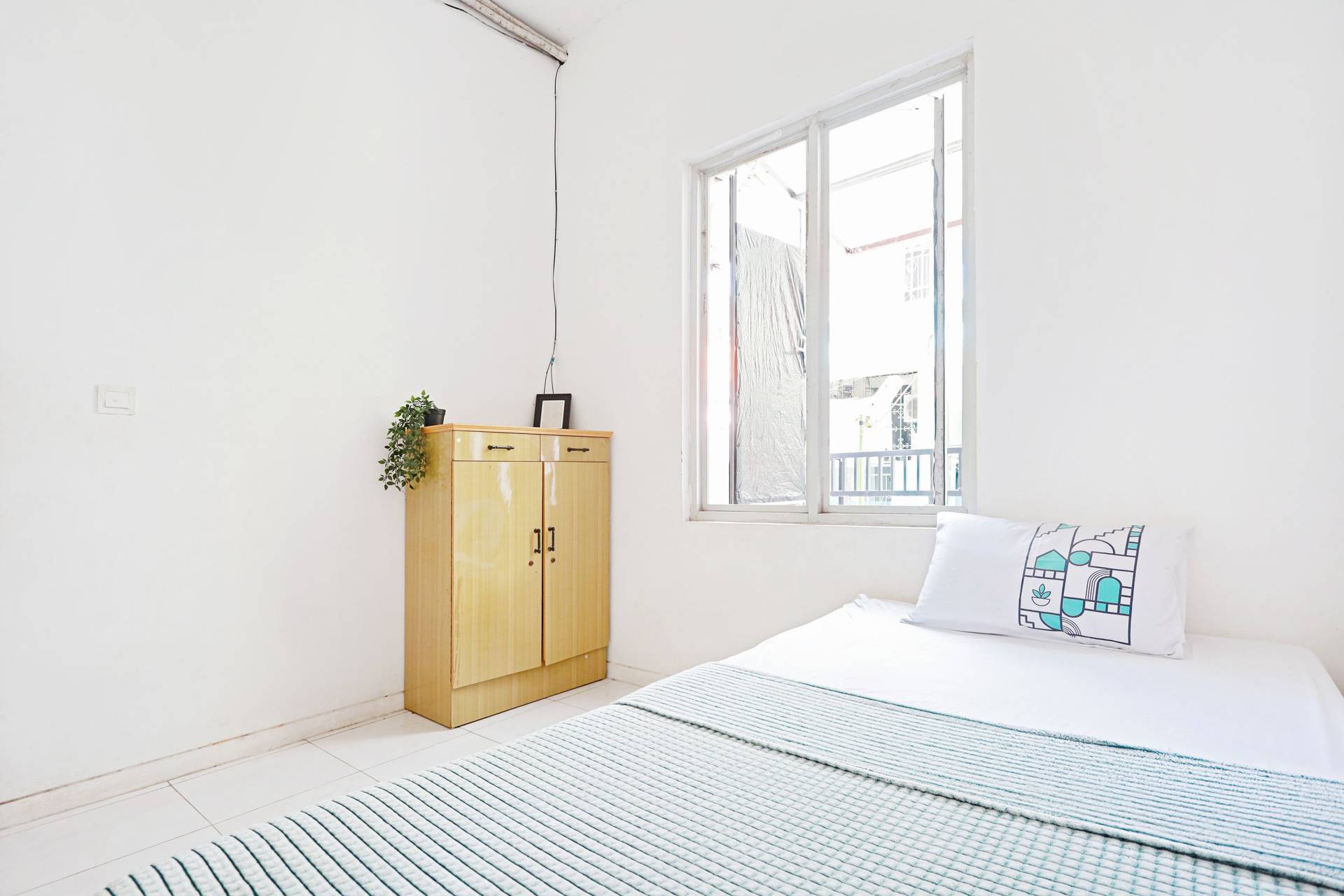 https://images.rukita.co/buildings/building/9b844f22-4ca.jpg