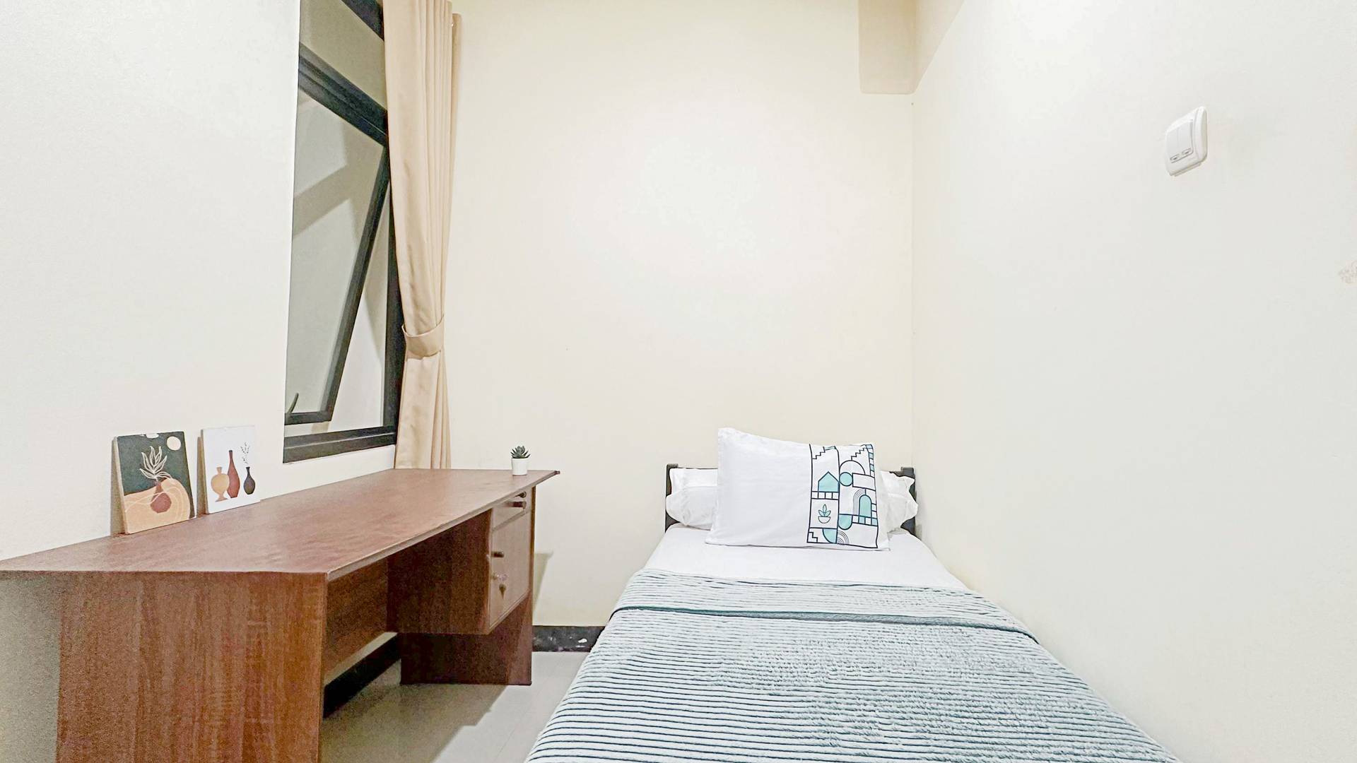 https://images.rukita.co/buildings/building/9c44d906-bba.jpg
