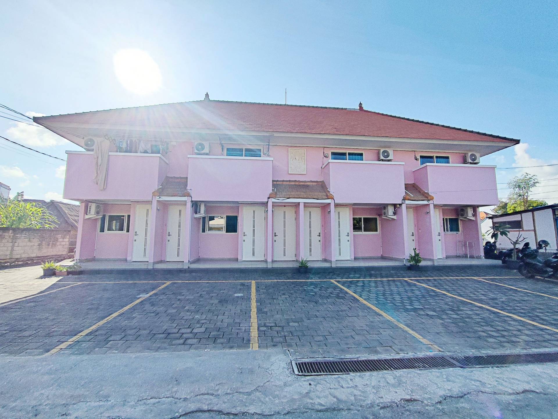 https://images.rukita.co/buildings/building/9cb19e69-28a.jpg