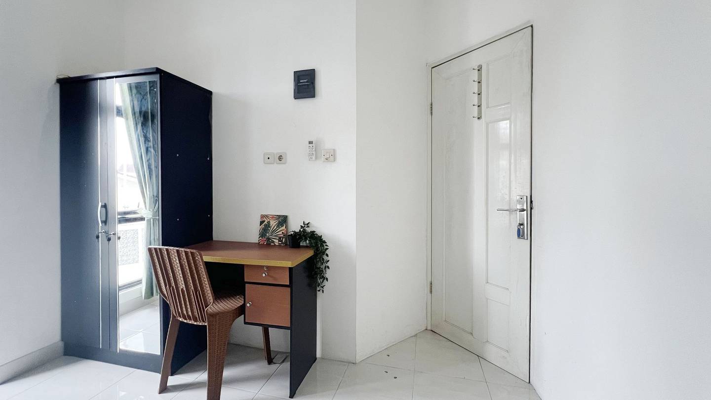https://images.rukita.co/buildings/building/9cbf745d-9b8.jpg