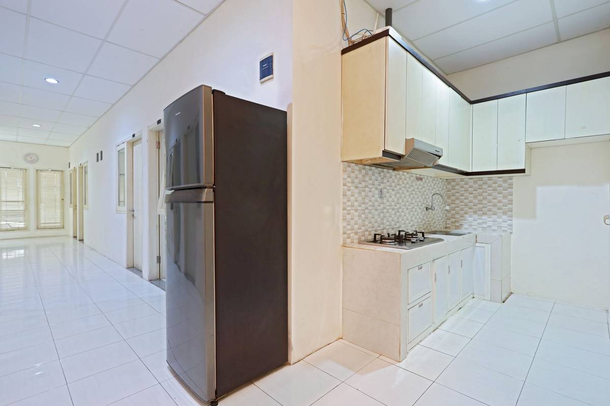 https://images.rukita.co/buildings/building/9d51ab74-ad9.jpg