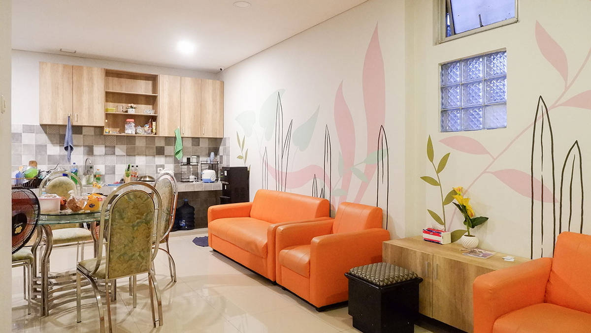 https://images.rukita.co/buildings/building/9eeef2c5-84f.jpg