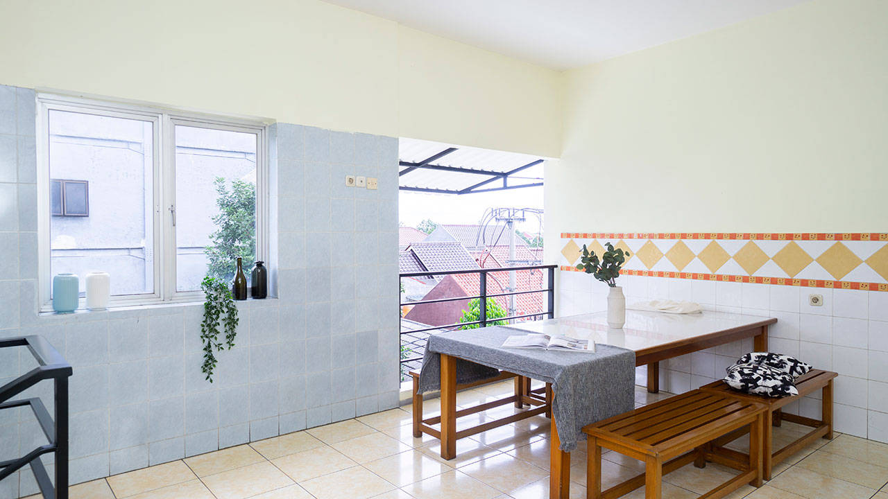https://images.rukita.co/buildings/building/Rukita-Lotus-Depok_Februari2021_51_edited.jpg