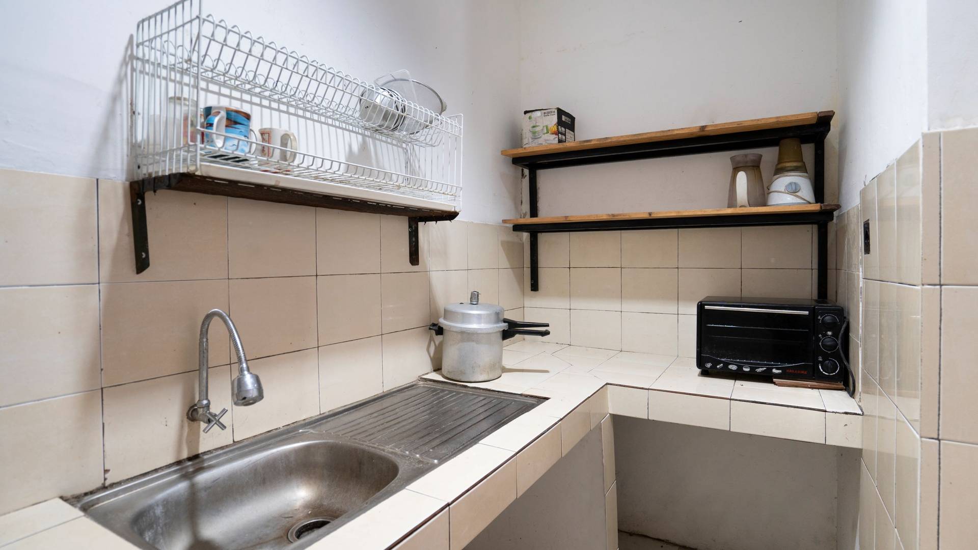 https://images.rukita.co/buildings/building/Ruoptions-Lebak-Bulus-Residence_Juni2021_47_resized_ReMrCrw.jpg
