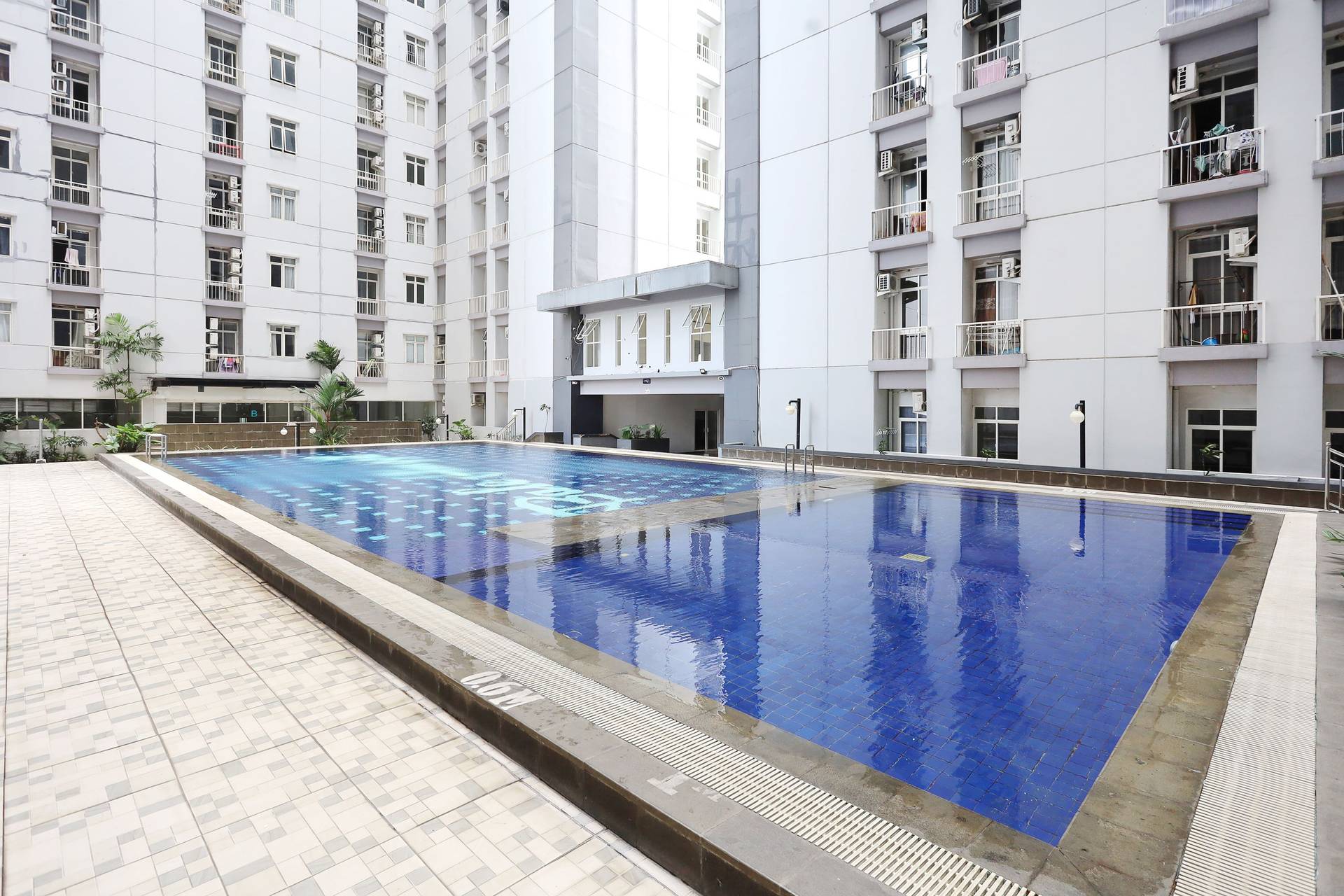 https://images.rukita.co/buildings/building/a30dbf6d-35bd-4c4c-b97e-a89414f49956.jpg