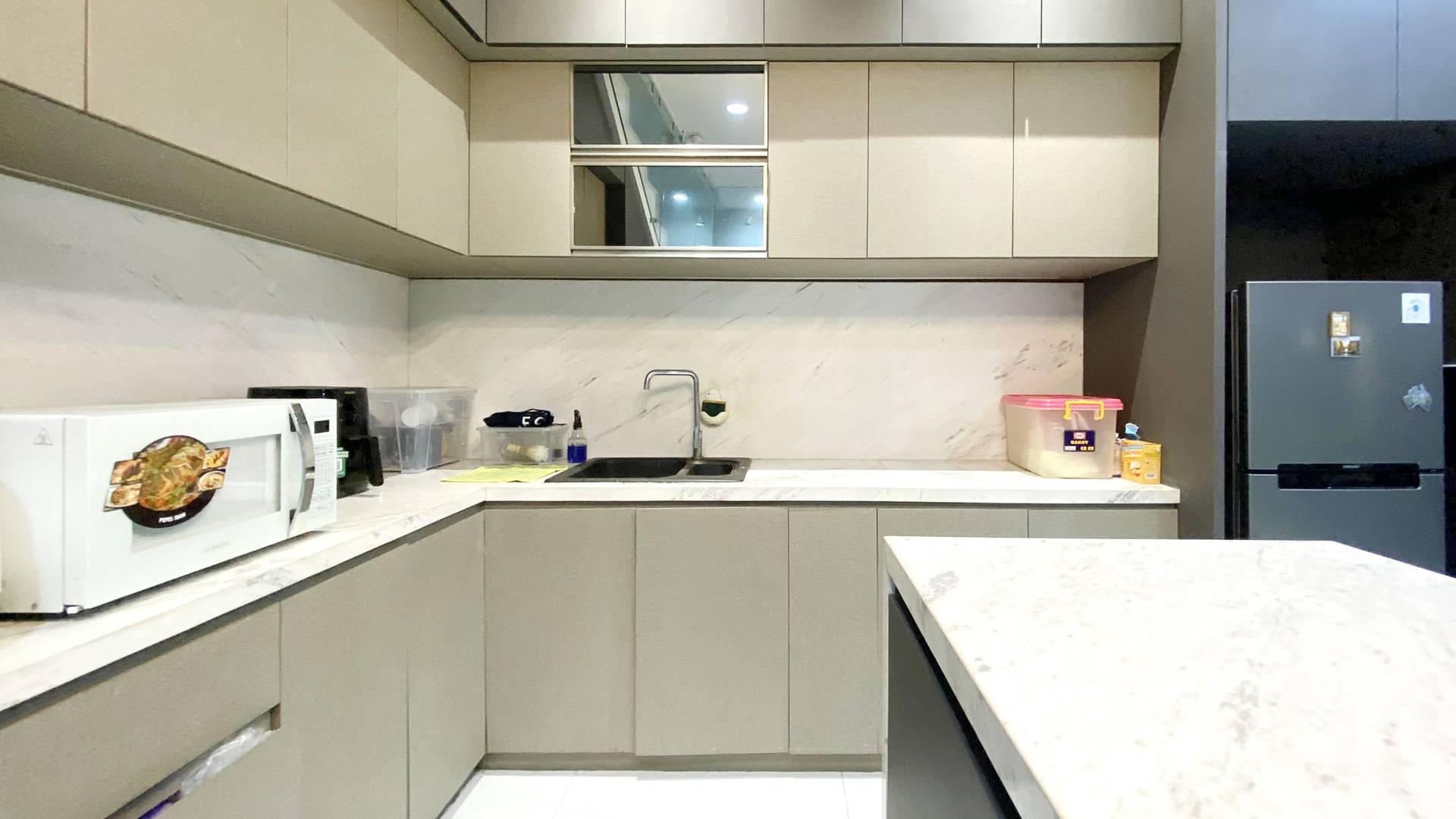 https://images.rukita.co/buildings/building/a4021e58-0f85-48f2-9ae2-8cf2d33adadd.jpg