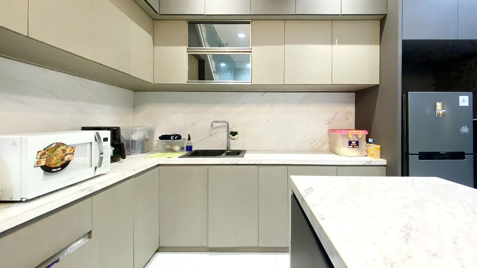 https://images.rukita.co/buildings/building/a4021e58-0f85-48f2-9ae2-8cf2d33adadd.jpg