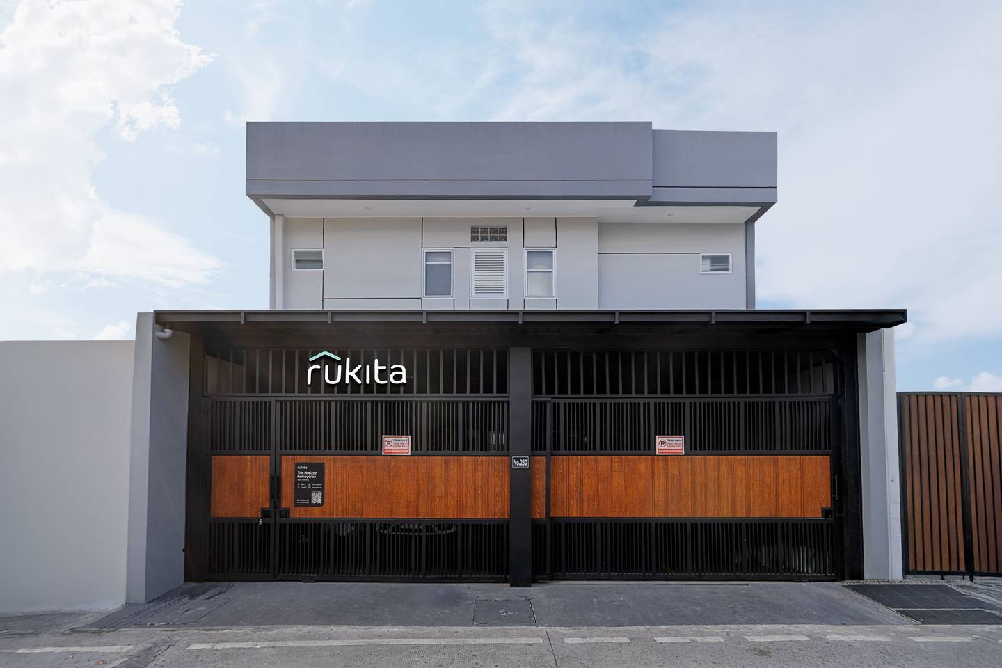 https://images.rukita.co/buildings/building/a4485e2f-ca0.jpg
