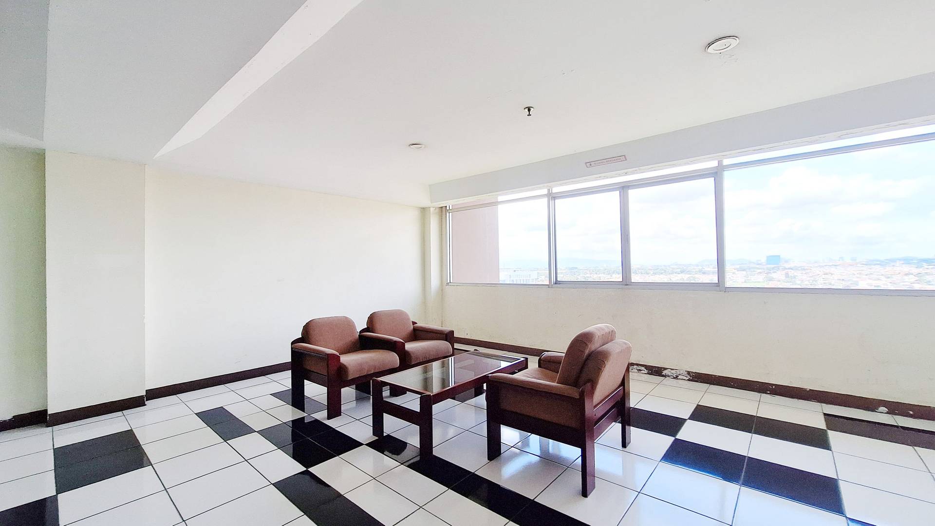 https://images.rukita.co/buildings/building/a5d0075a-0bc0-430c-91ef-661572be72dc.jpg