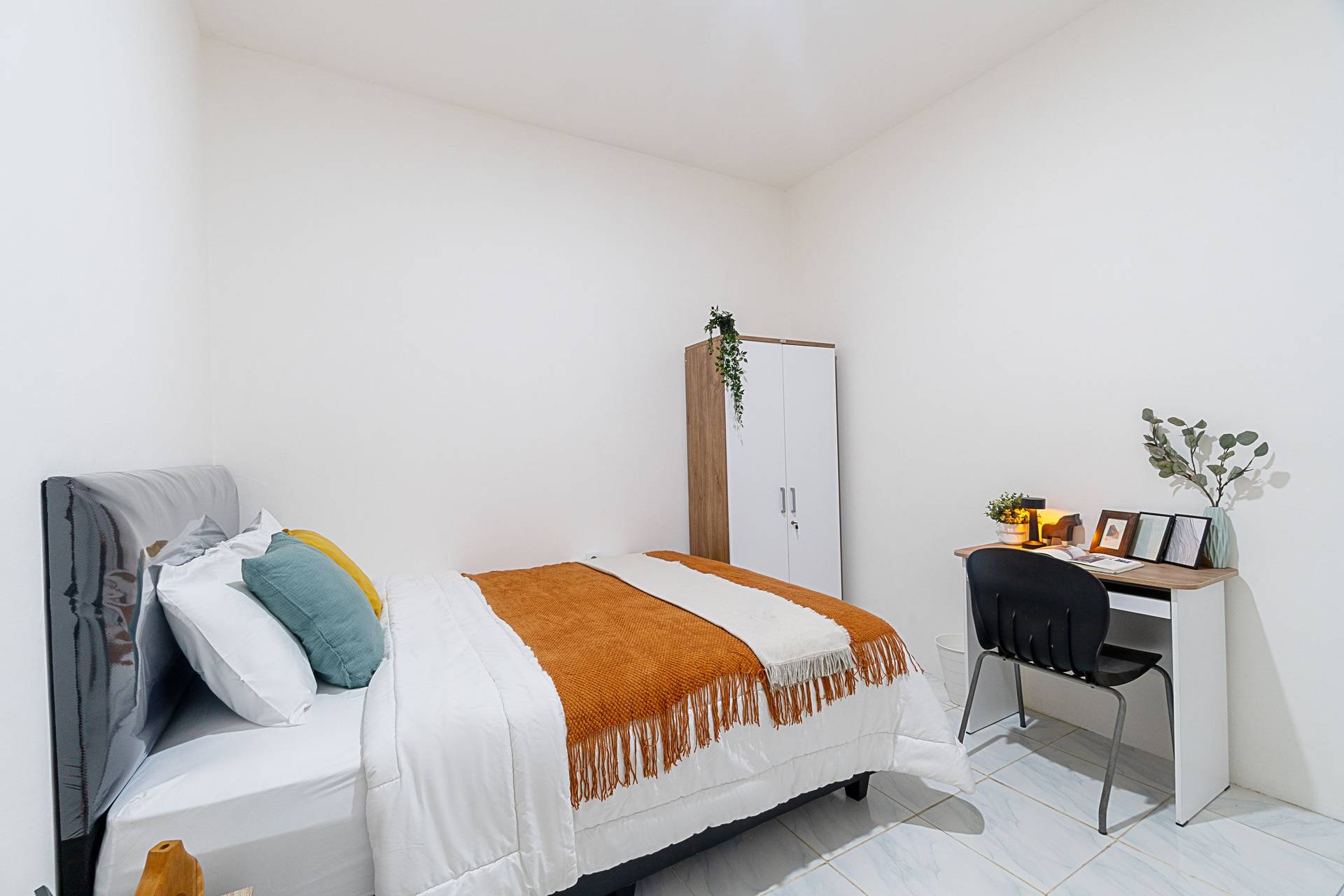 https://images.rukita.co/buildings/building/a8de94f6-344.jpg