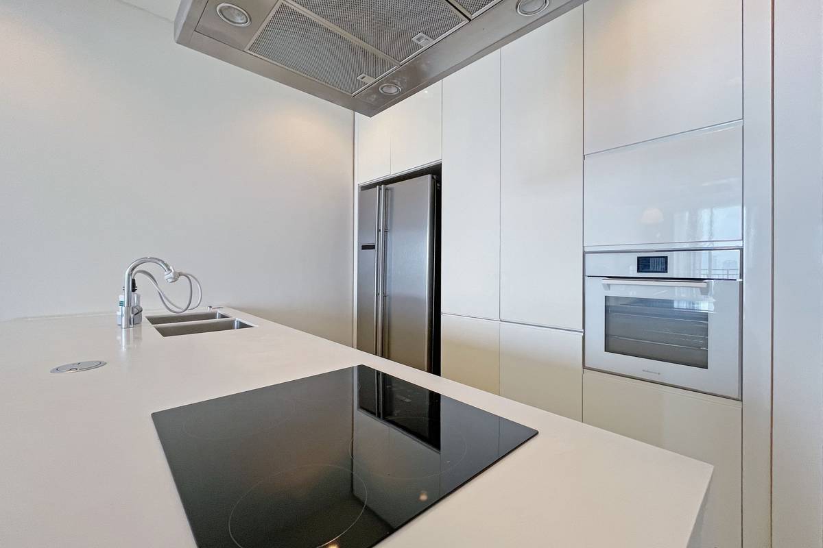 https://images.rukita.co/buildings/building/aa831bed-65a.jpg