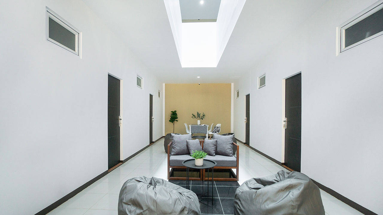 https://images.rukita.co/buildings/building/ab09b381-7be.jpg