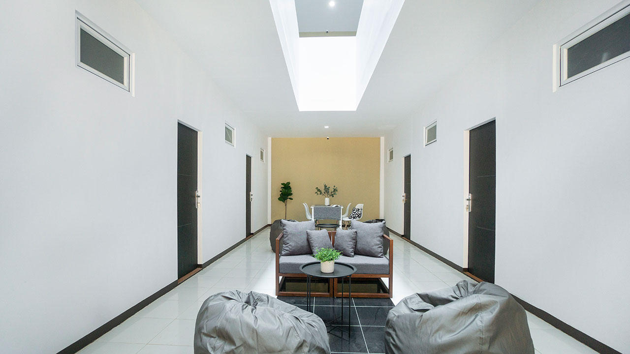 https://images.rukita.co/buildings/building/ab09b381-7be.jpg