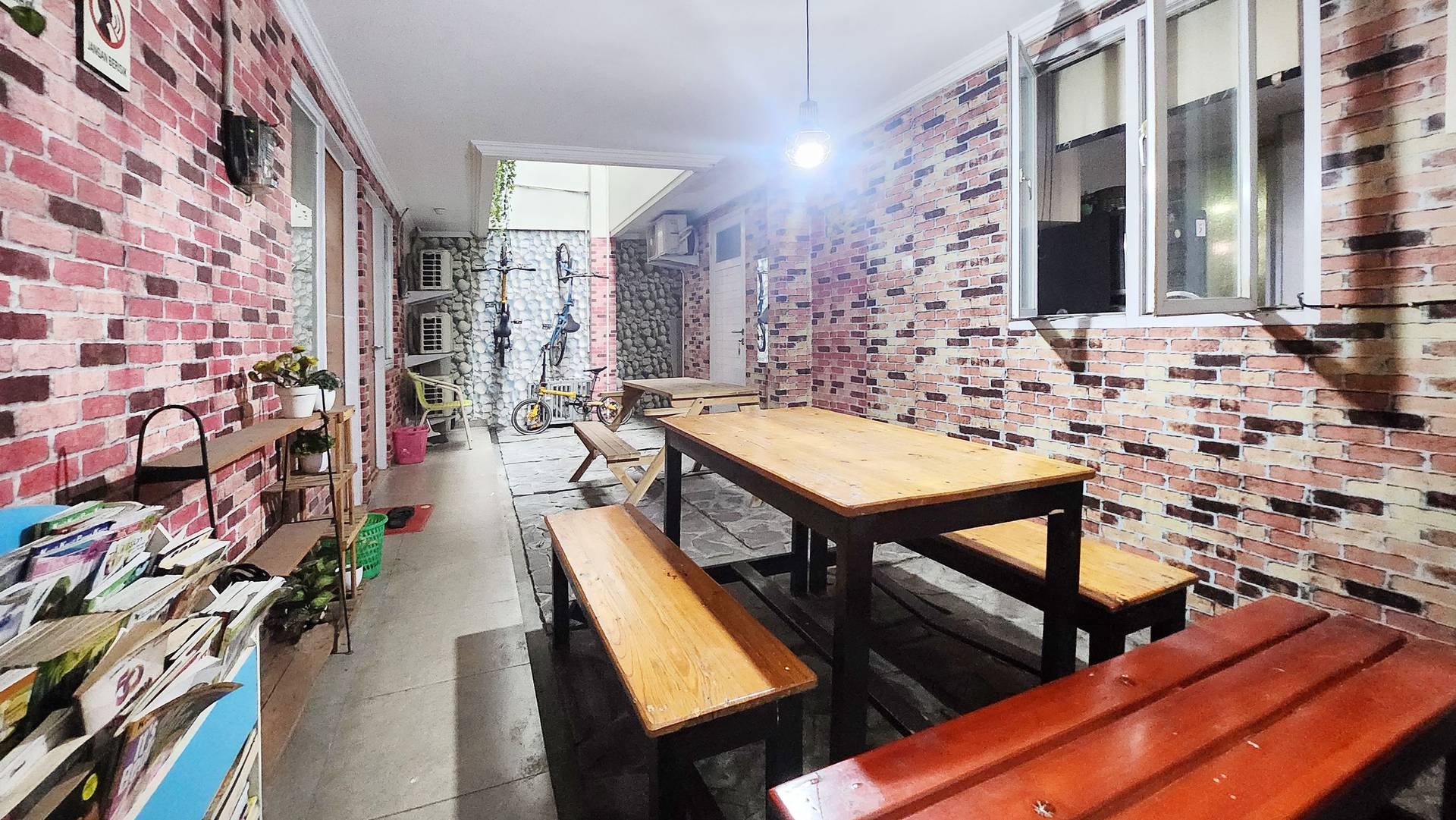 https://images.rukita.co/buildings/building/ab417cf4-f257-4358-a981-db7cbc1f794e.jpg
