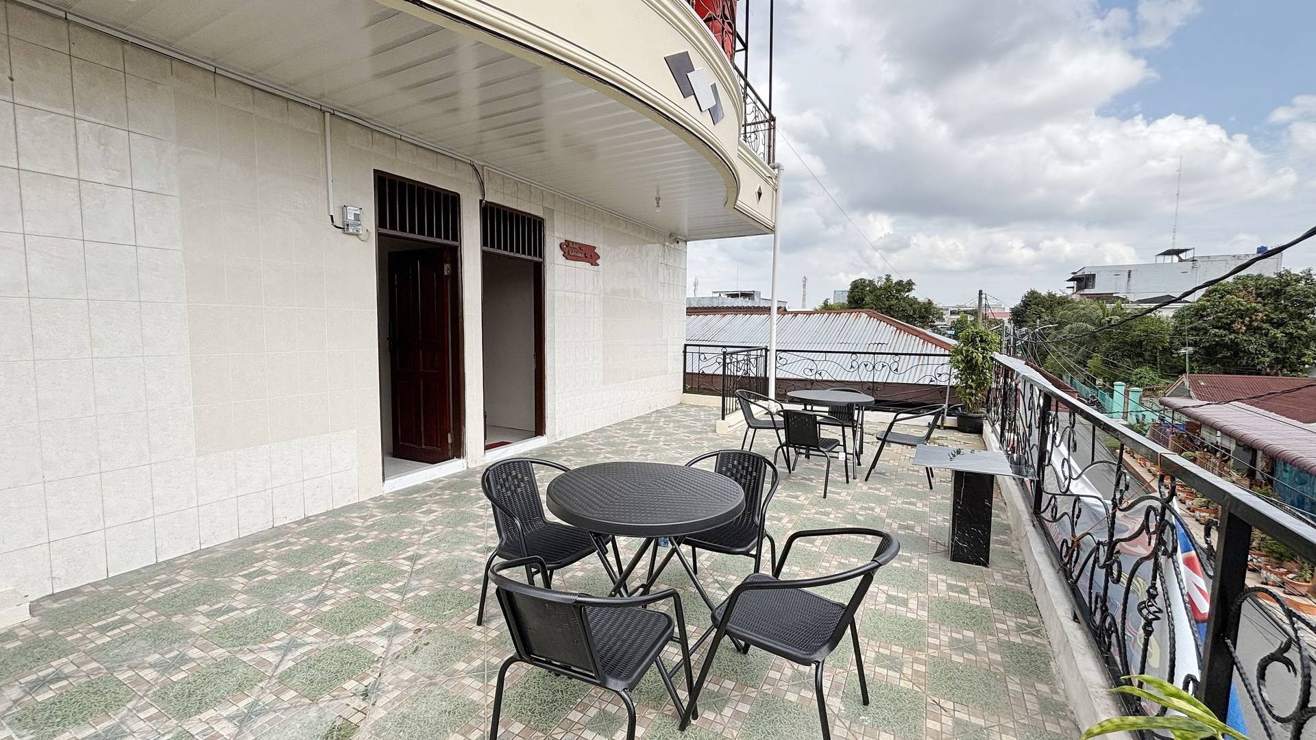 https://images.rukita.co/buildings/building/ab6ae8eb-c67.jpg