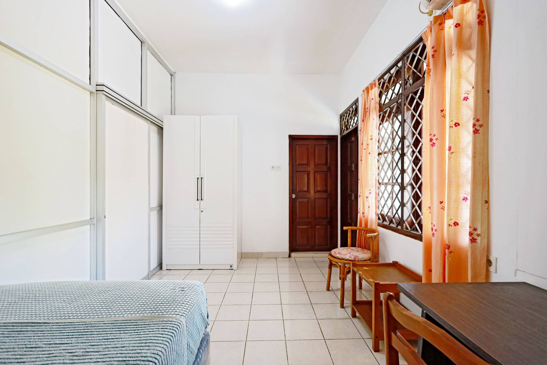 https://images.rukita.co/buildings/building/ae8855e7-204.jpg