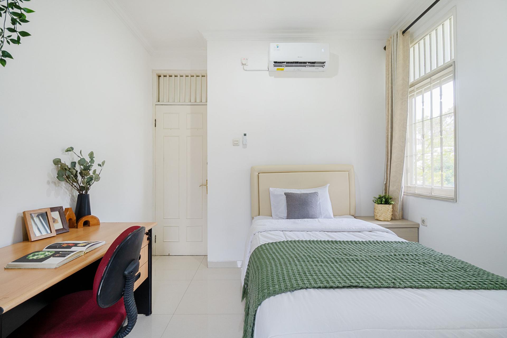 https://images.rukita.co/buildings/building/aeb689e0-f67.jpg