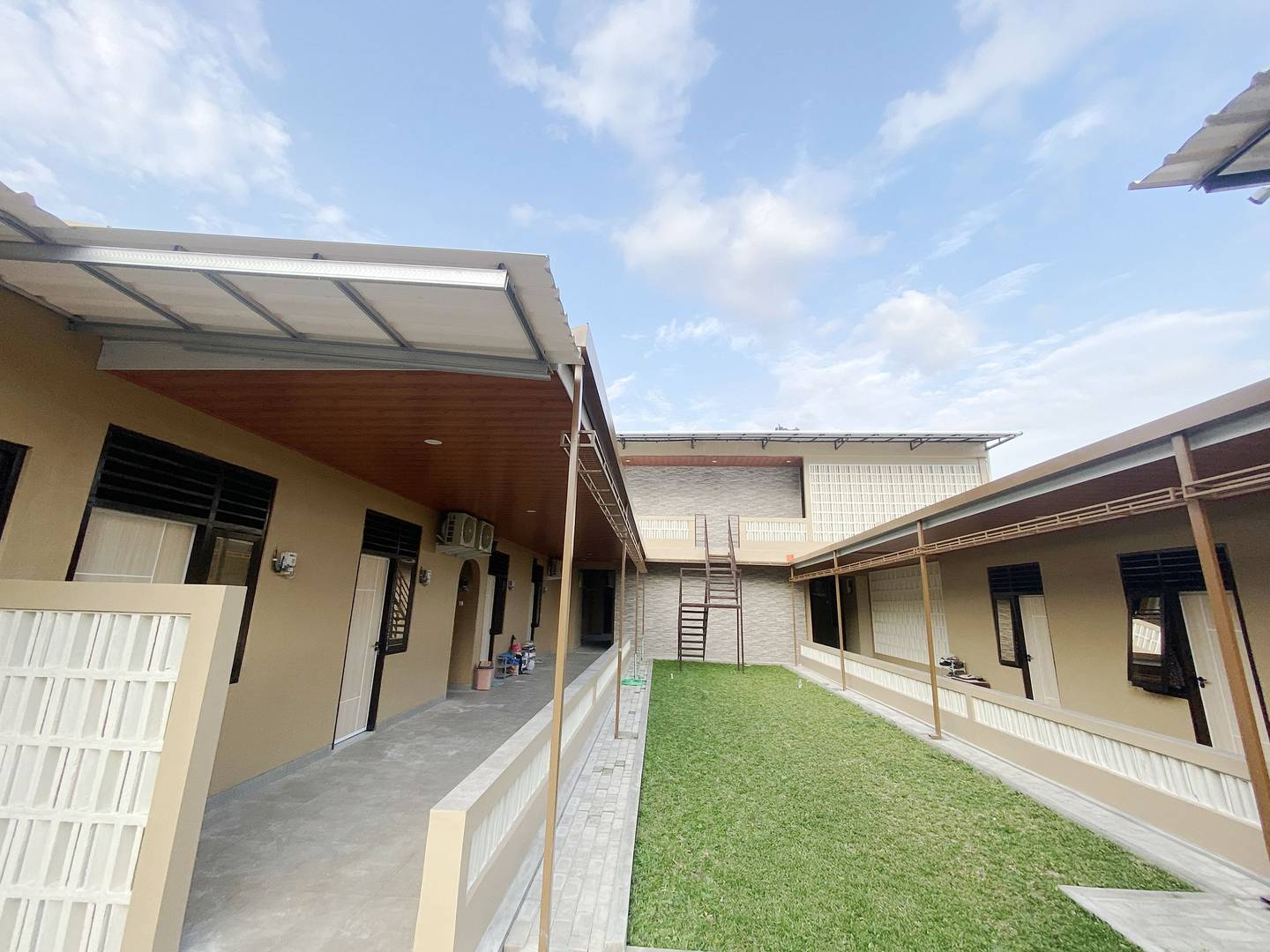 https://images.rukita.co/buildings/building/b1b008bf-d55.jpg