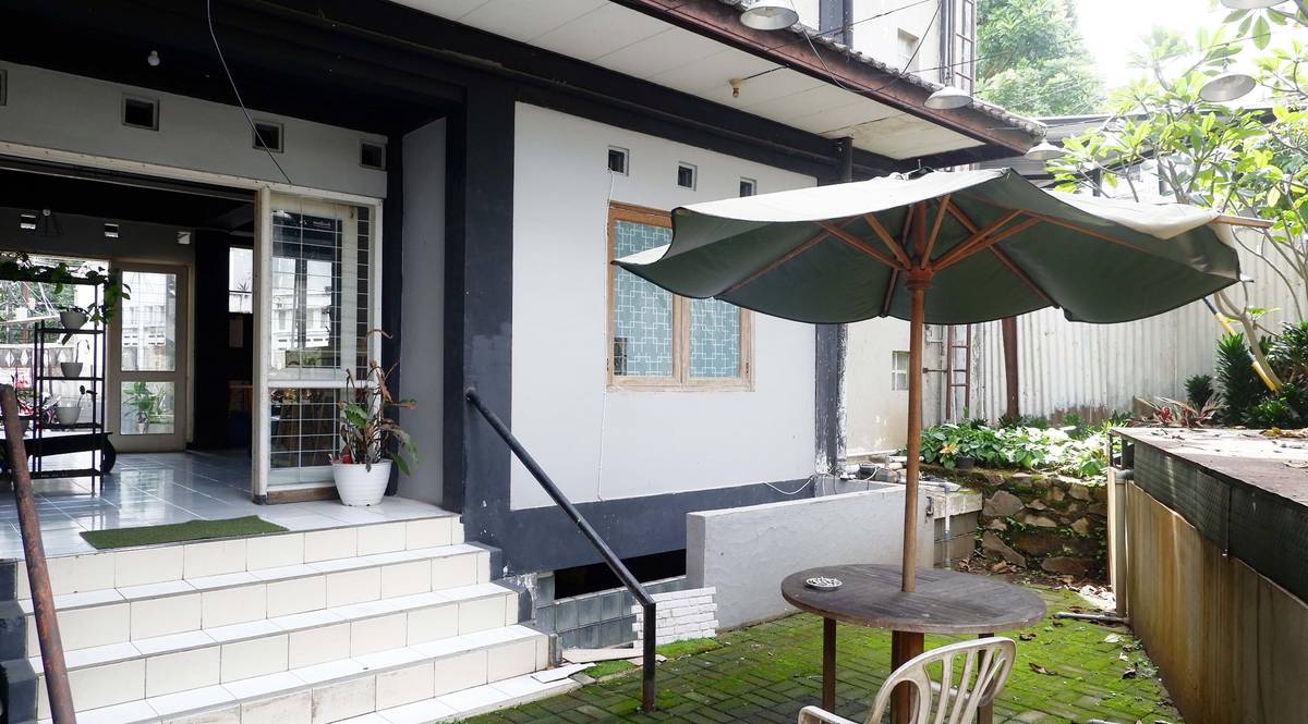 https://images.rukita.co/buildings/building/b21f6b1c-04b.jpg