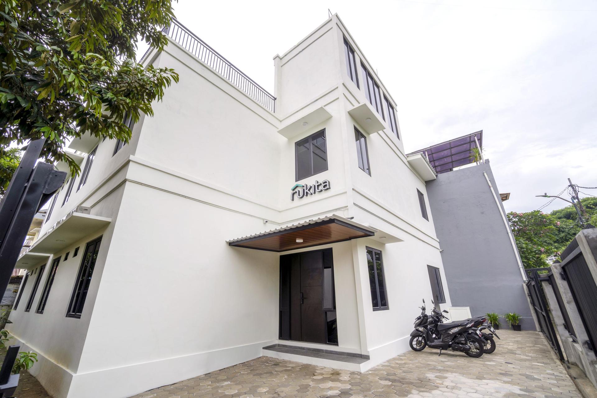 https://images.rukita.co/buildings/building/b3574b97-6a36-4a5f-9acd-ee3a26f23629.jpg