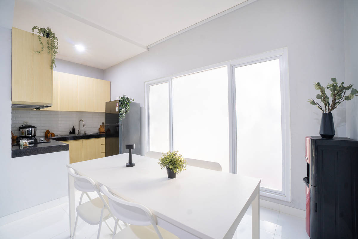 https://images.rukita.co/buildings/building/b3c20a20-026a-454f-85cb-406fcbae7429.jpg