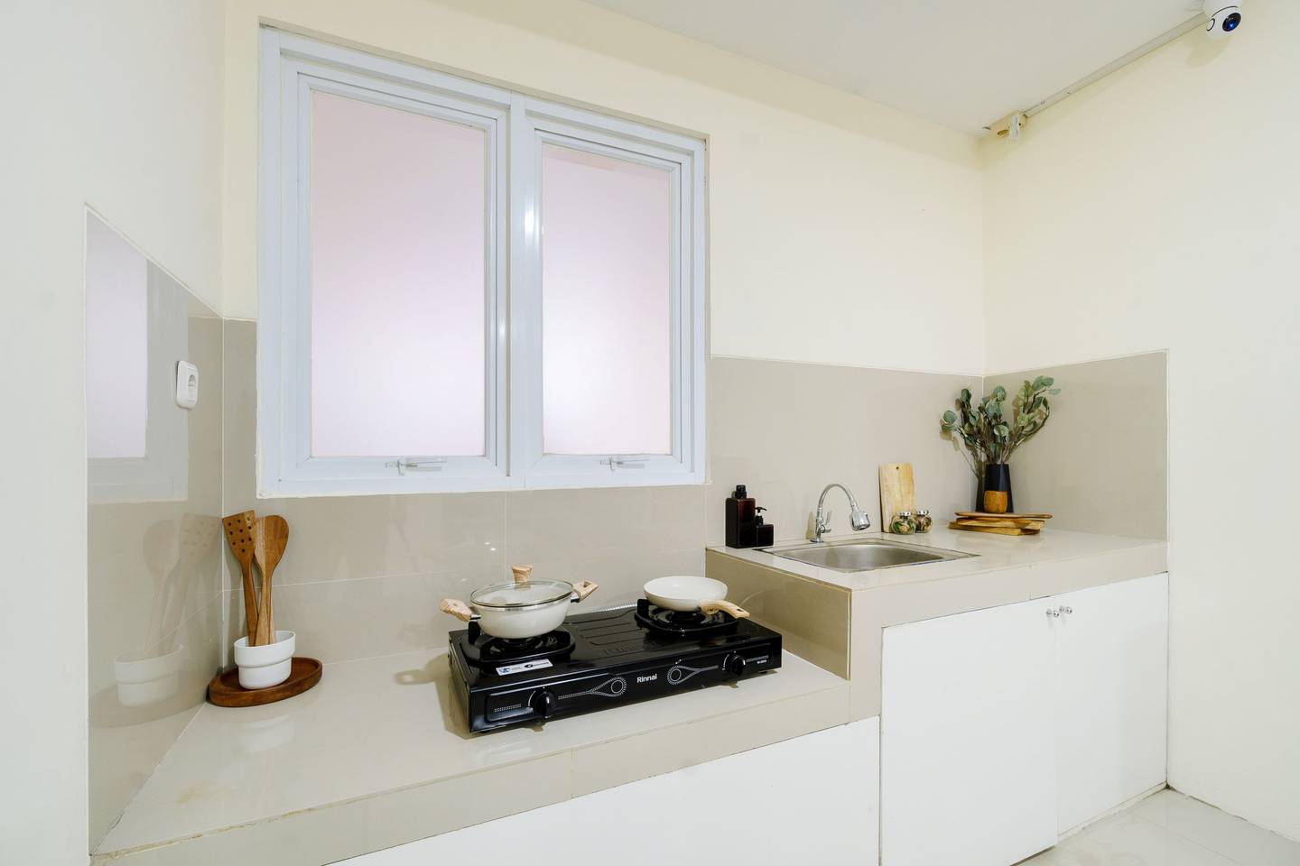 https://images.rukita.co/buildings/building/b48d8835-701.jpg